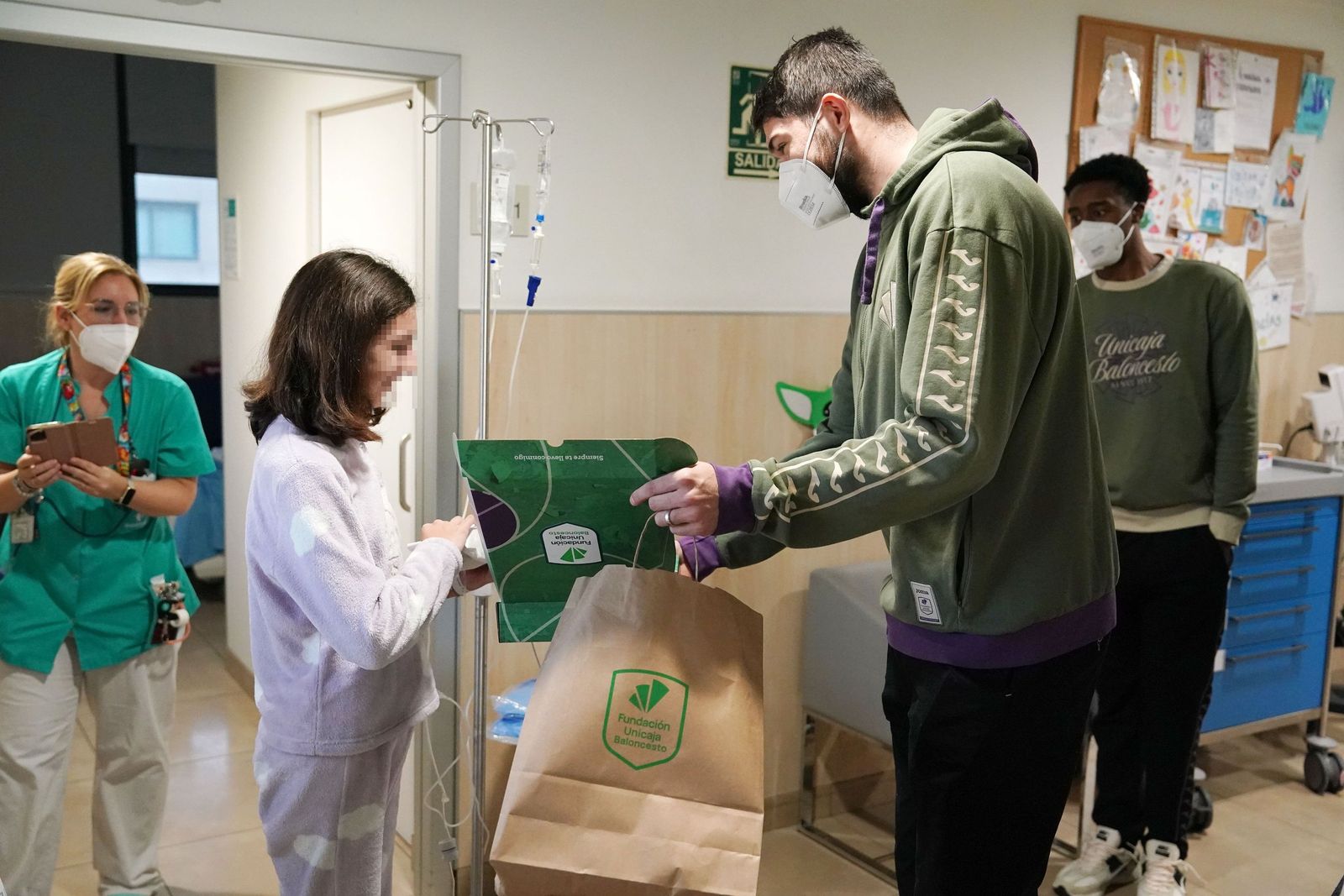Baltasar Perry reparte magia y felicidad por las calles de Málaga