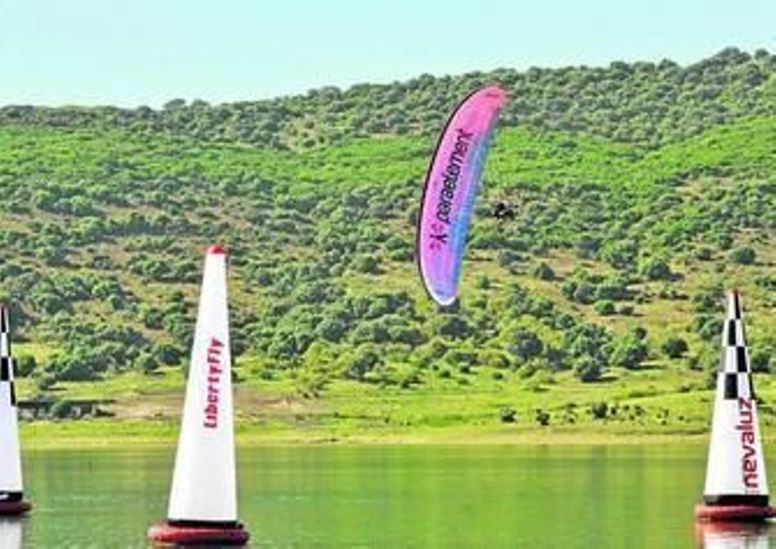 Uno de los participantes en el Europeo efectúa una espectacular maniobra.