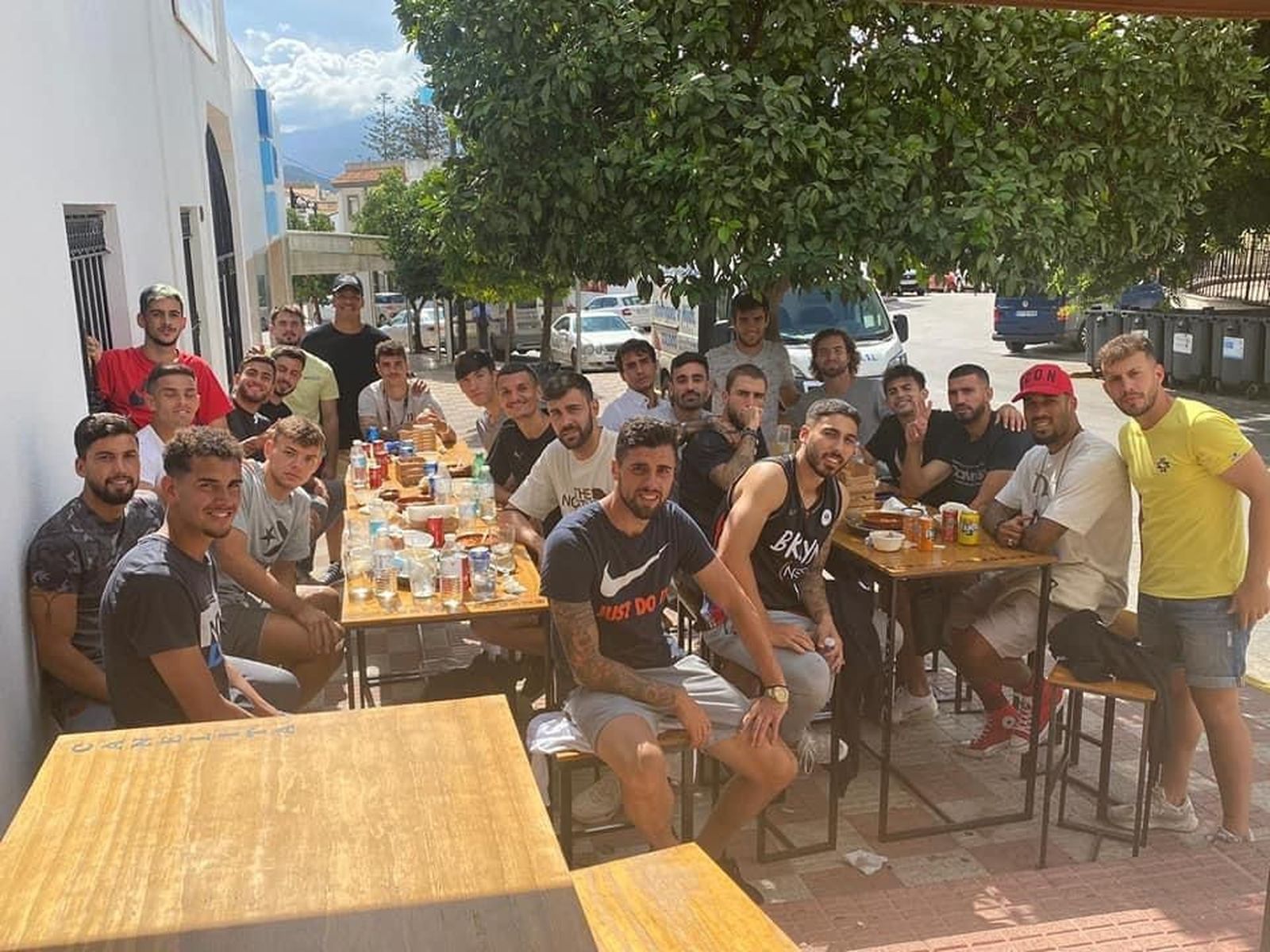 La plantilla de la Unión, durante su jornada de convivencia