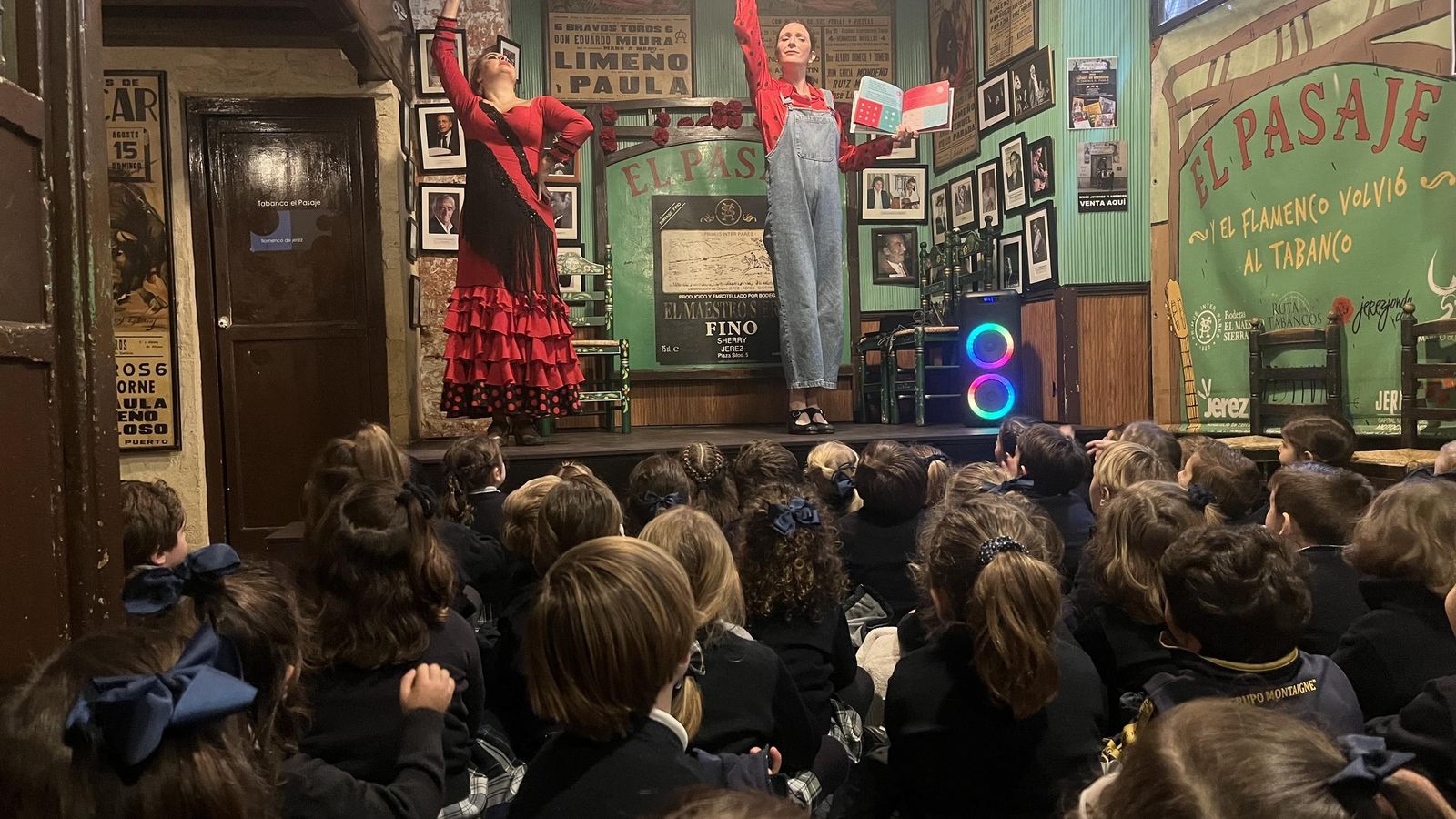 Almudena Navarro y Carmen Moncada, en plena actividad.
