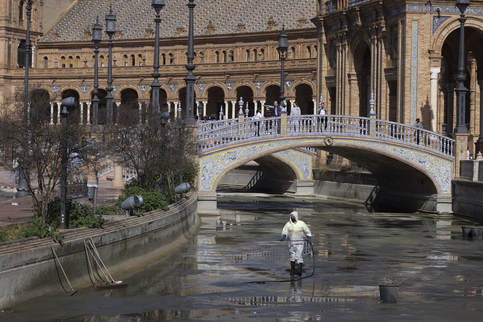 El insólito estado de la Plaza de España de Sevilla, en imágenes