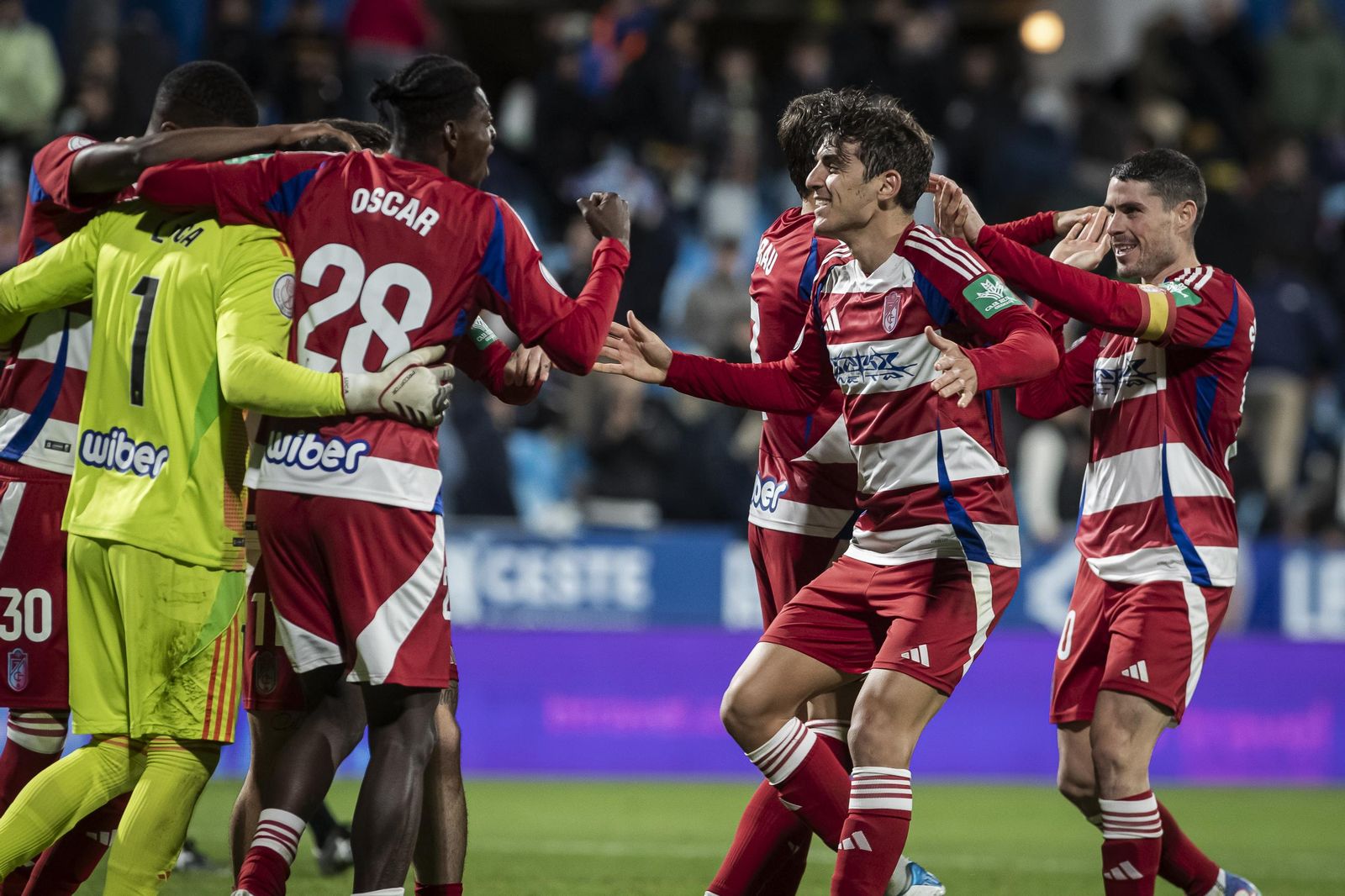Los jugadores rojiblancos celebran el pase a la siguiente ronda de la Copa del Rey.