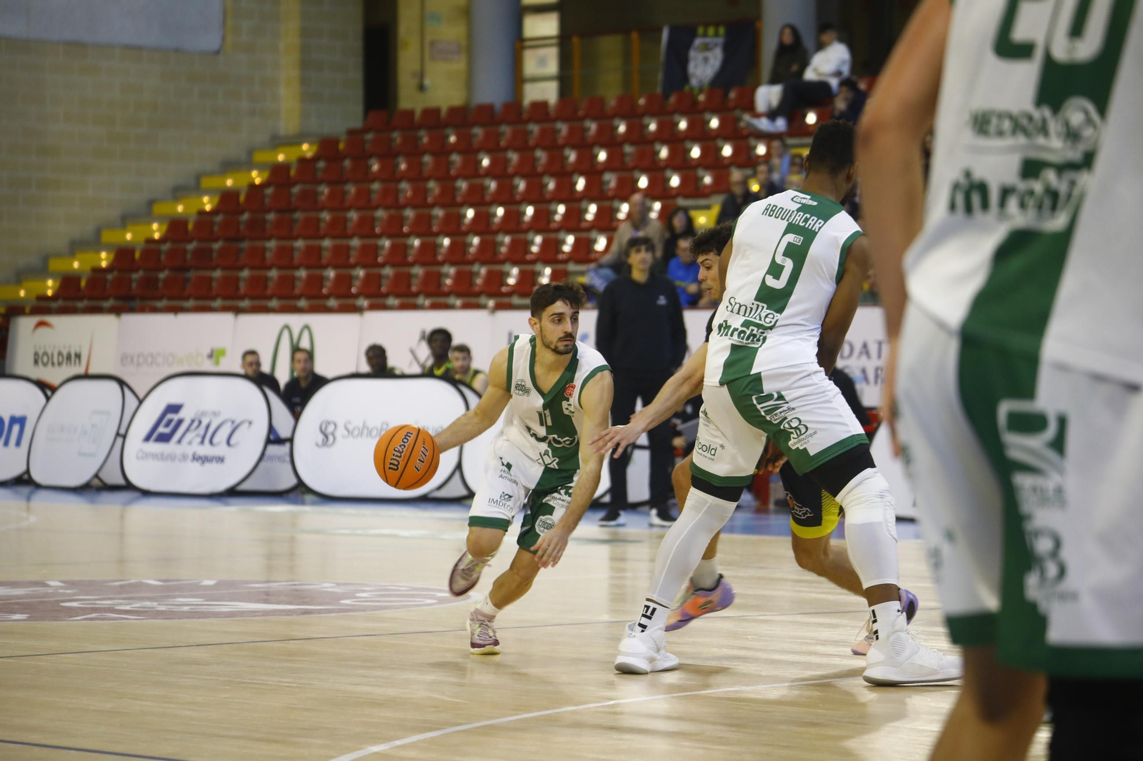 Las mejores fotos del ambiente en Vista Alegre para el Coto Córdoba - UDEA Algeciras