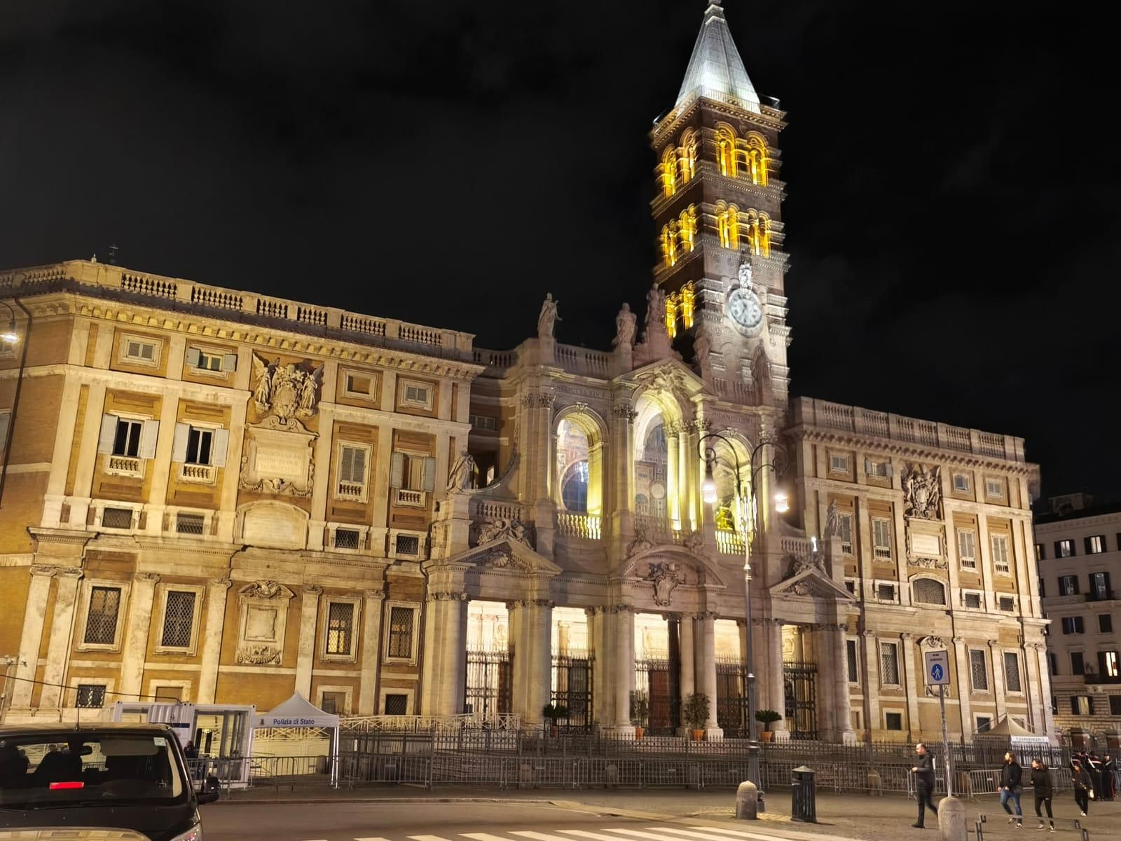 Dos Simpecados onubenses de la Santísima Virgen del Rocío coinciden en la ciudad de Roma, en imágenes