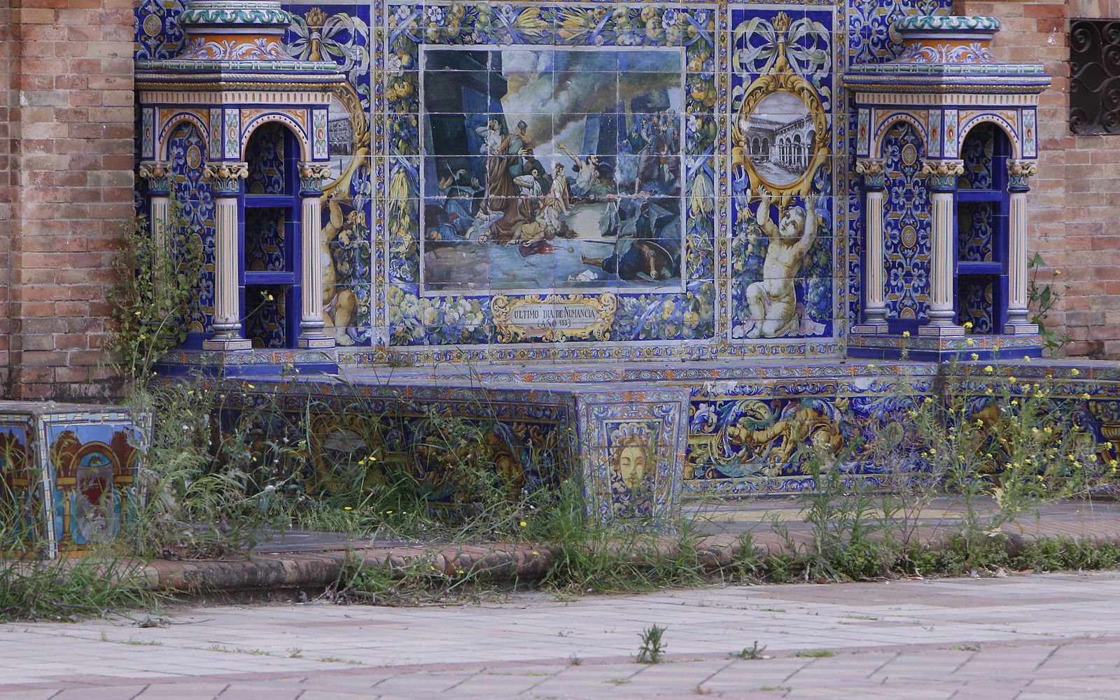 Abandono en la Plaza de España por el confinemiento