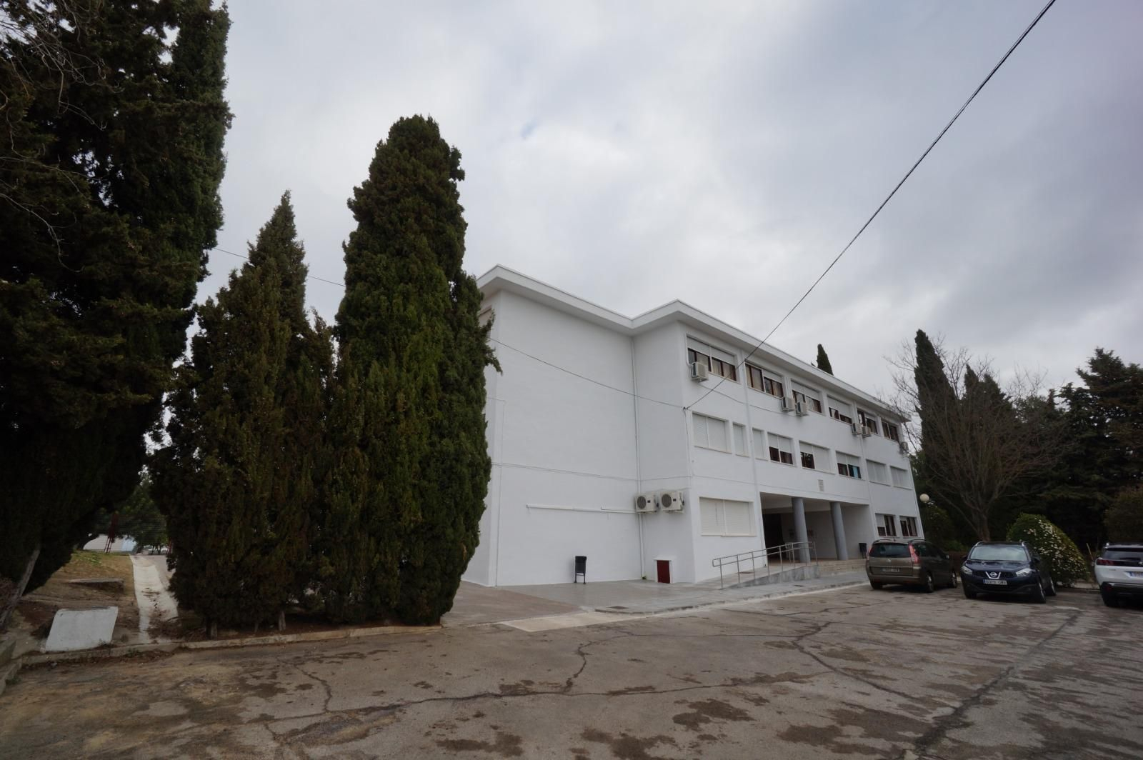 Exterior del colegio Beato Juan de Ávila de Montilla.