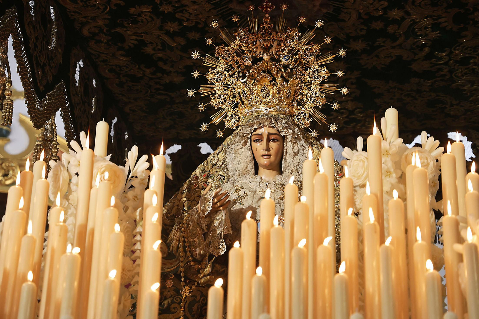 Miércoles Santo: La Hermandad de La Esperanza por las calles de Huelva
