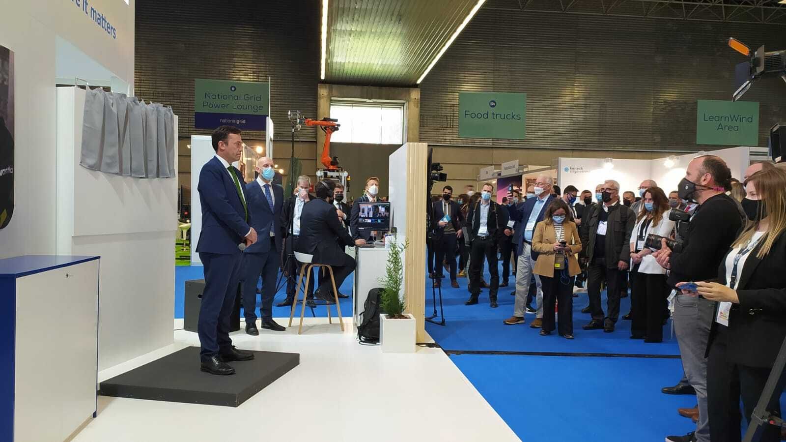 Minuto de silencio en la Feria WindEurope, en la que participa Navantia.