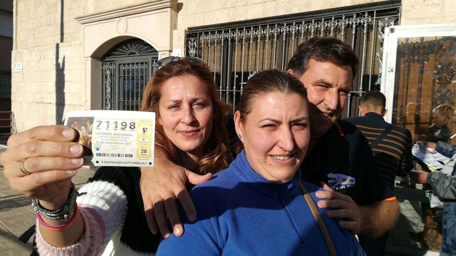 Vecinos entre los que se ha repartido el premio