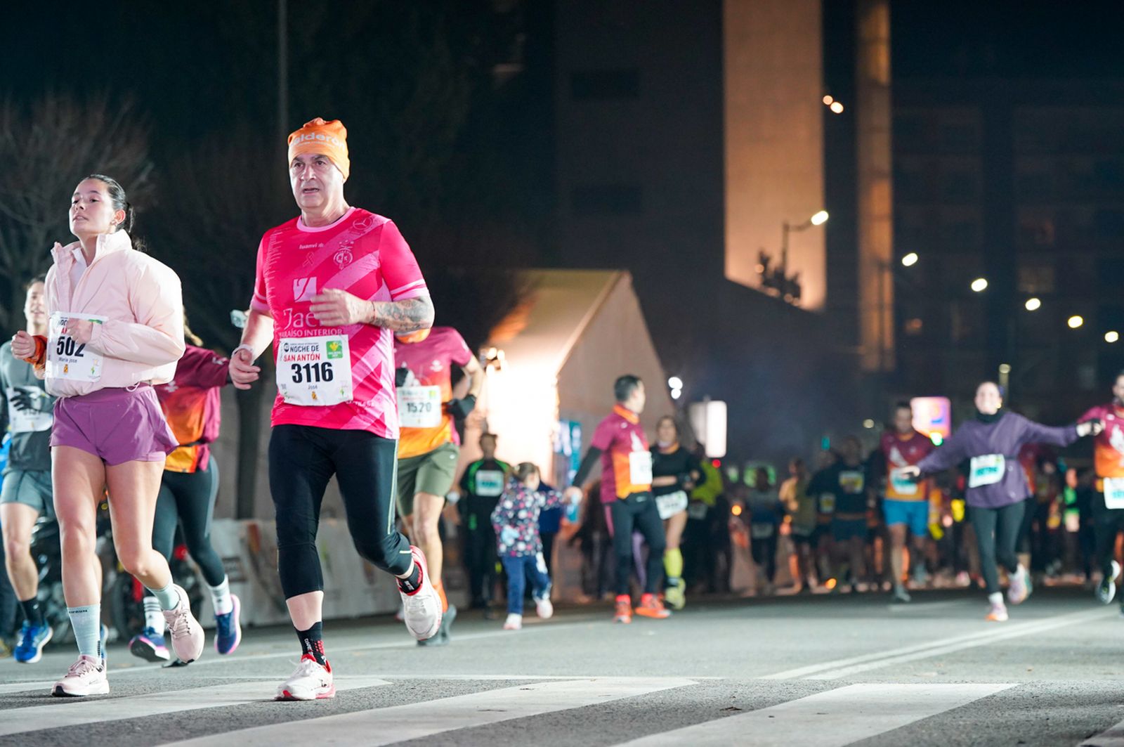 En imágenes: búscate en tu llegada a meta de la Carrera de San Antón 2026 (15)