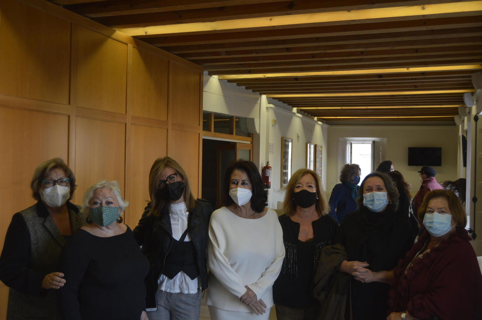 María del Carmen Moreno, Carmen Blanco, Mara Rodríguez, Antonia Cabello, Paqui Sousa, Rosa de la Flor y Carmen Chico.