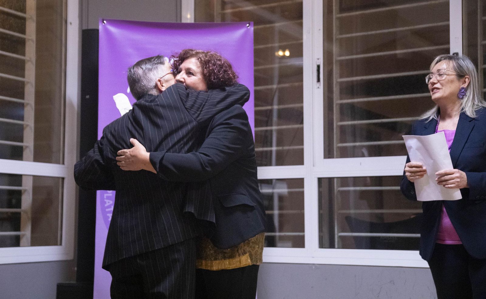La Plataforma de Acción Feminista en Almería rinde homenaje a las mujeres de la Desbandá con su II Premio ‘Posidonia’ a Loli Sierra, vicepresidenta de la Asociación Memorialista de la Desbandá, en imágenes