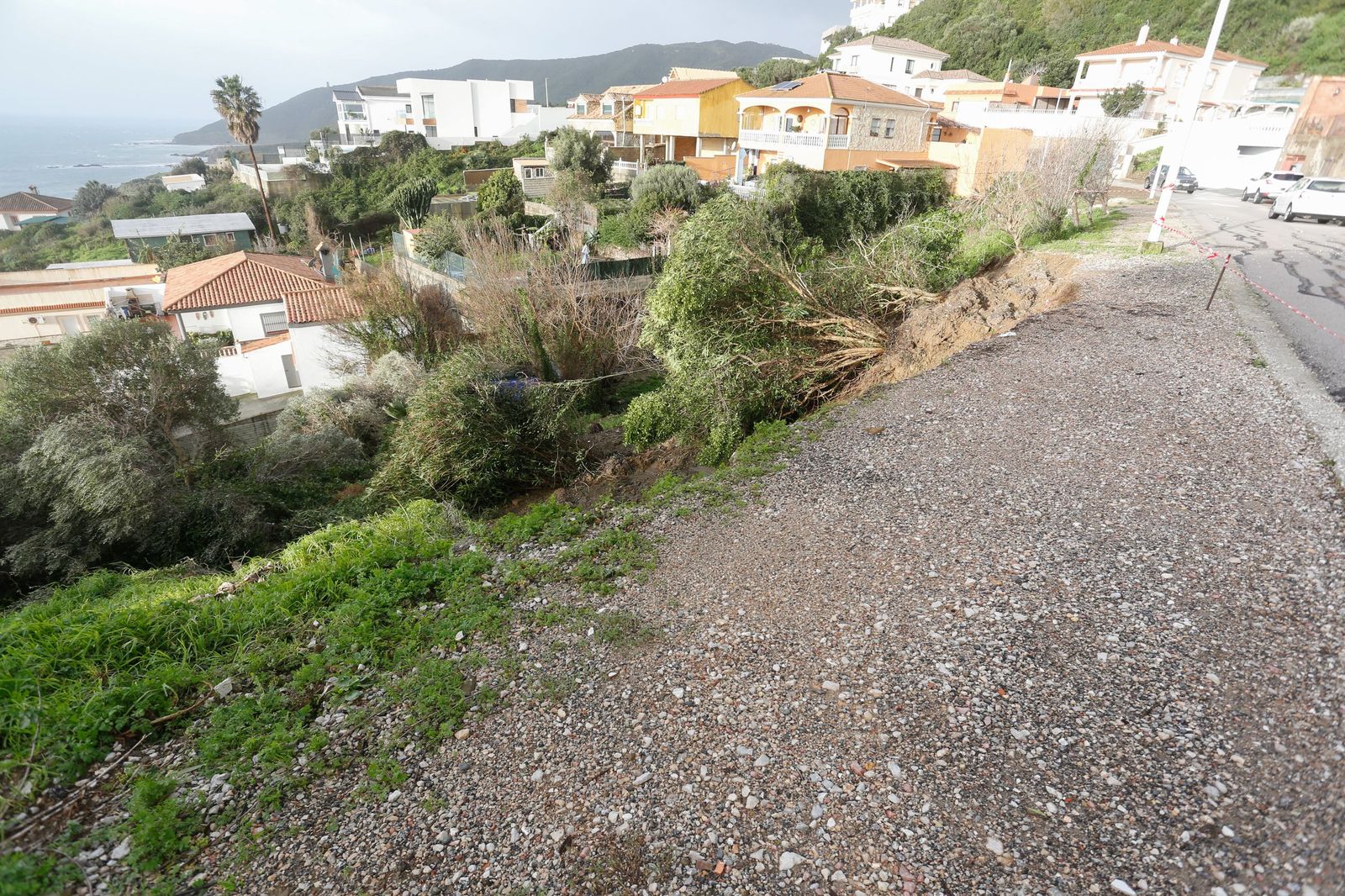 Las fotografías de los desprendimientos en varias calles de la urbanización El Faro, en Algeciras