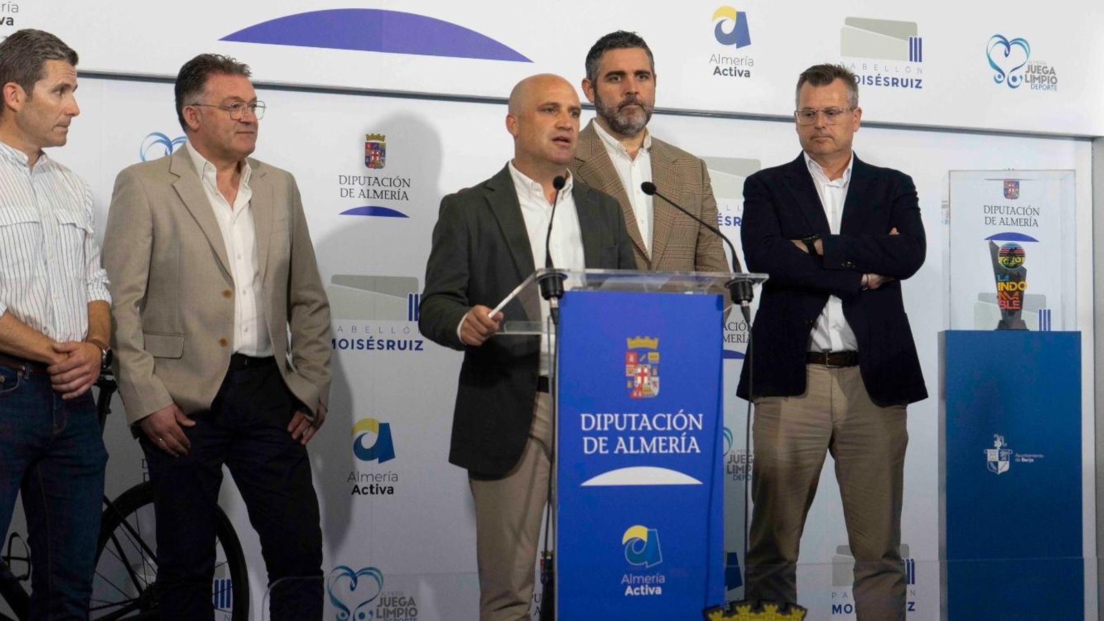 El vicepresidente de la Diputación toma la palabra en esta presentación.