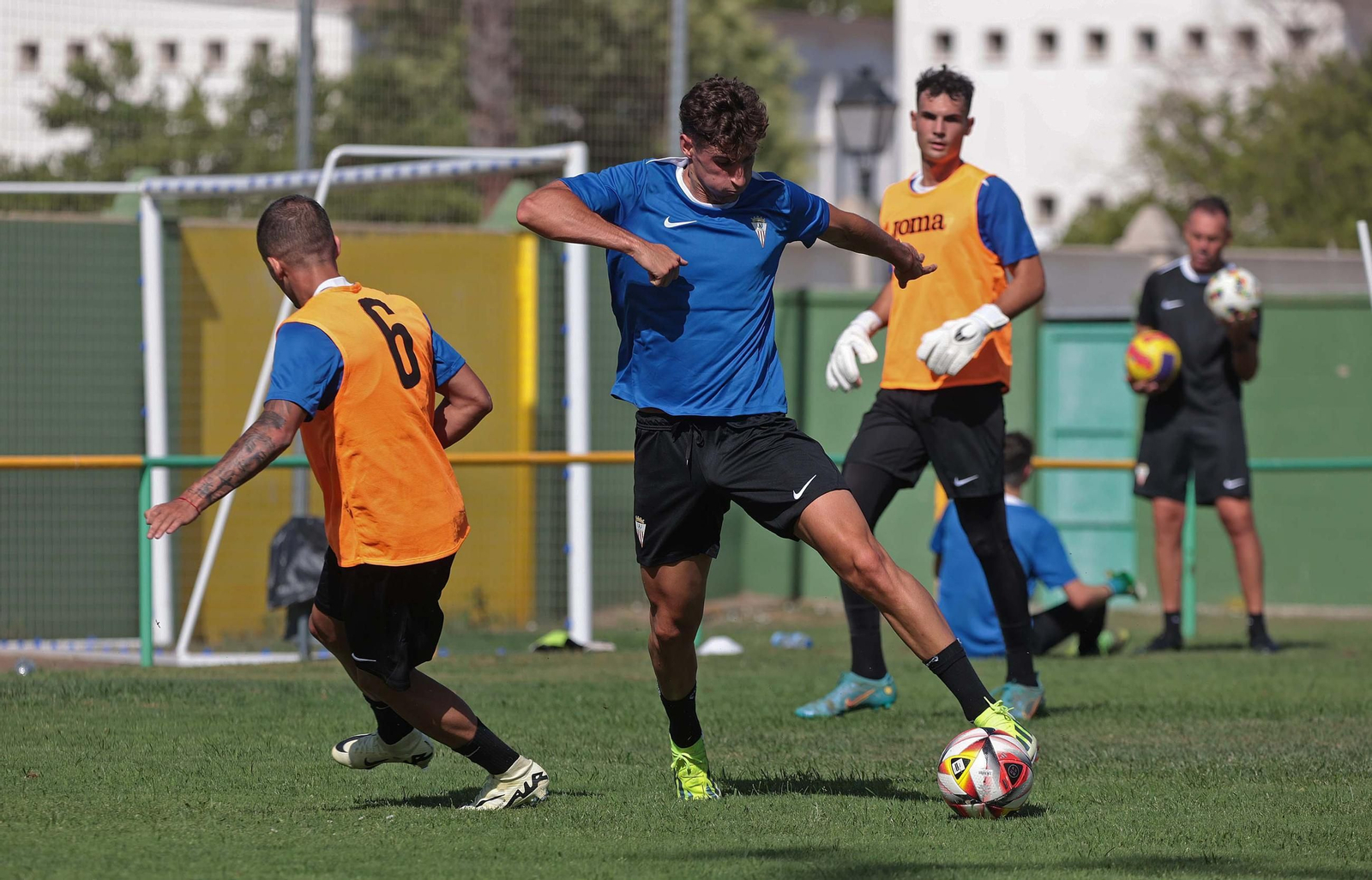 Fotos del primer entrenamiento del Algeciras CF de la pretemporada 2024/2025 en Los Barrios
