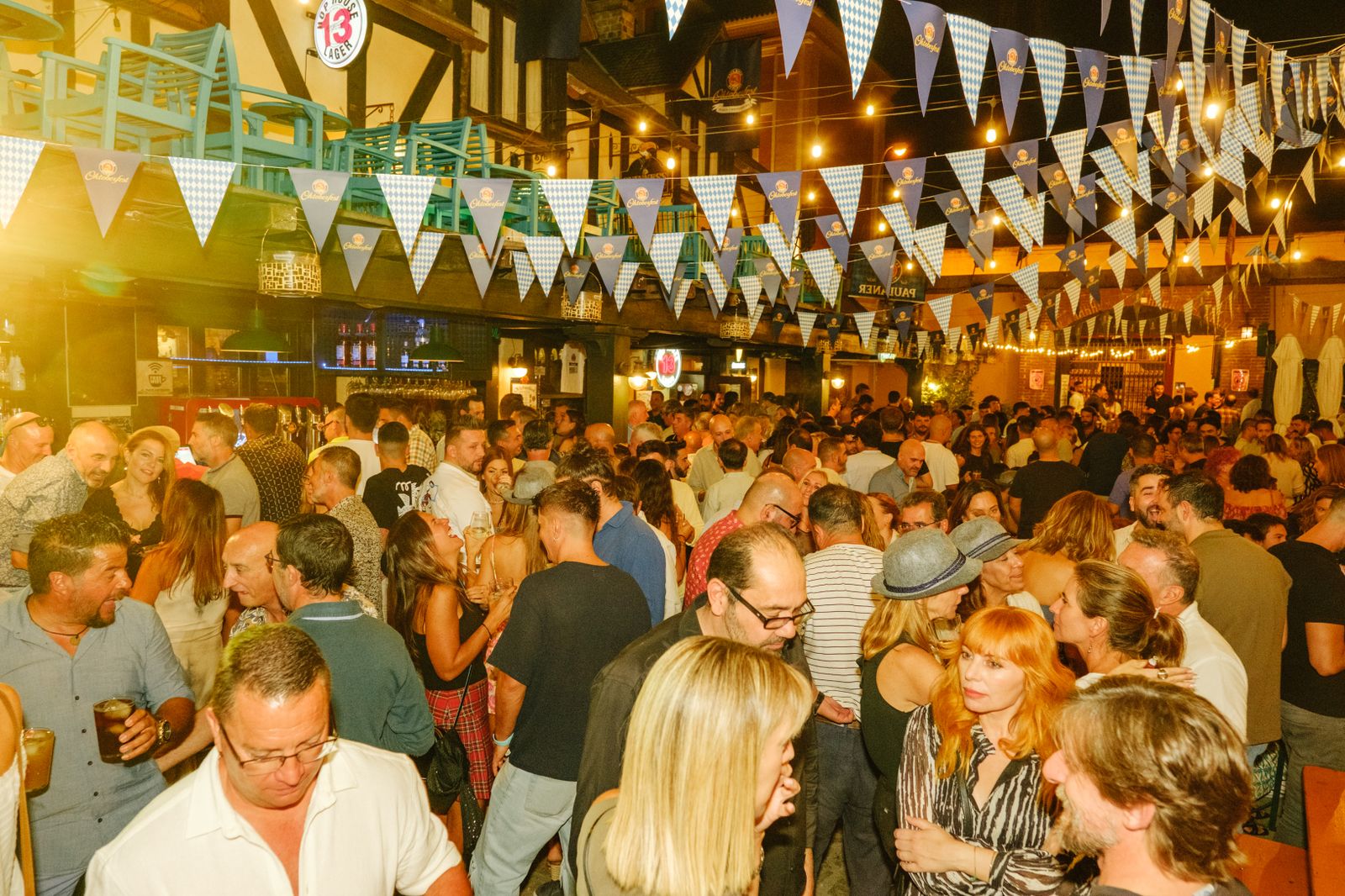 Búscate en el OktoberFest de Plaza Canterbury del viernes día 29 de septiembre