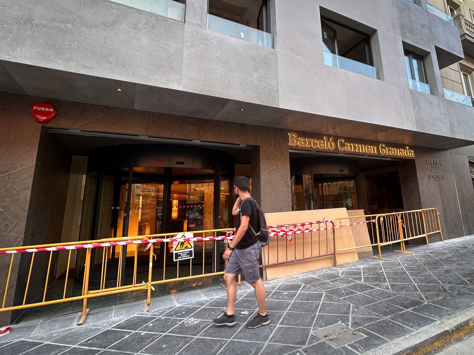 Imagen que presenta el hotel, ultimando las obras.