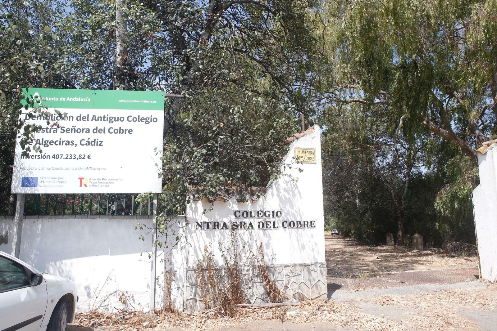 La entrada a la parcela donde se construirá la residencia, este lunes.