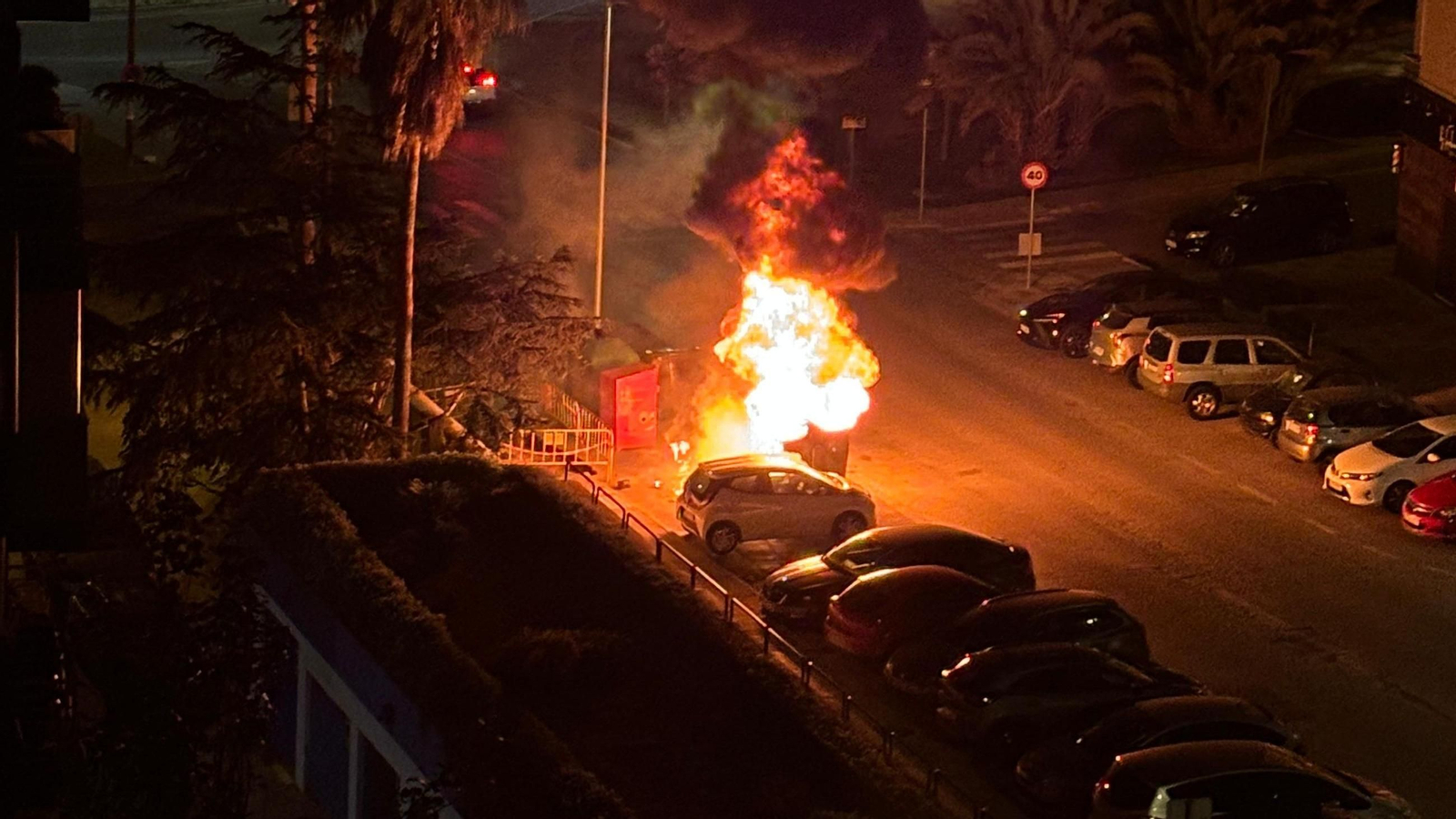 Incendio en la Avenida Italia de San José Artesano.