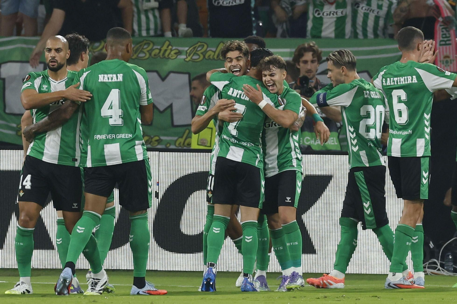 Betis-Nottingham Forest (12).jpg