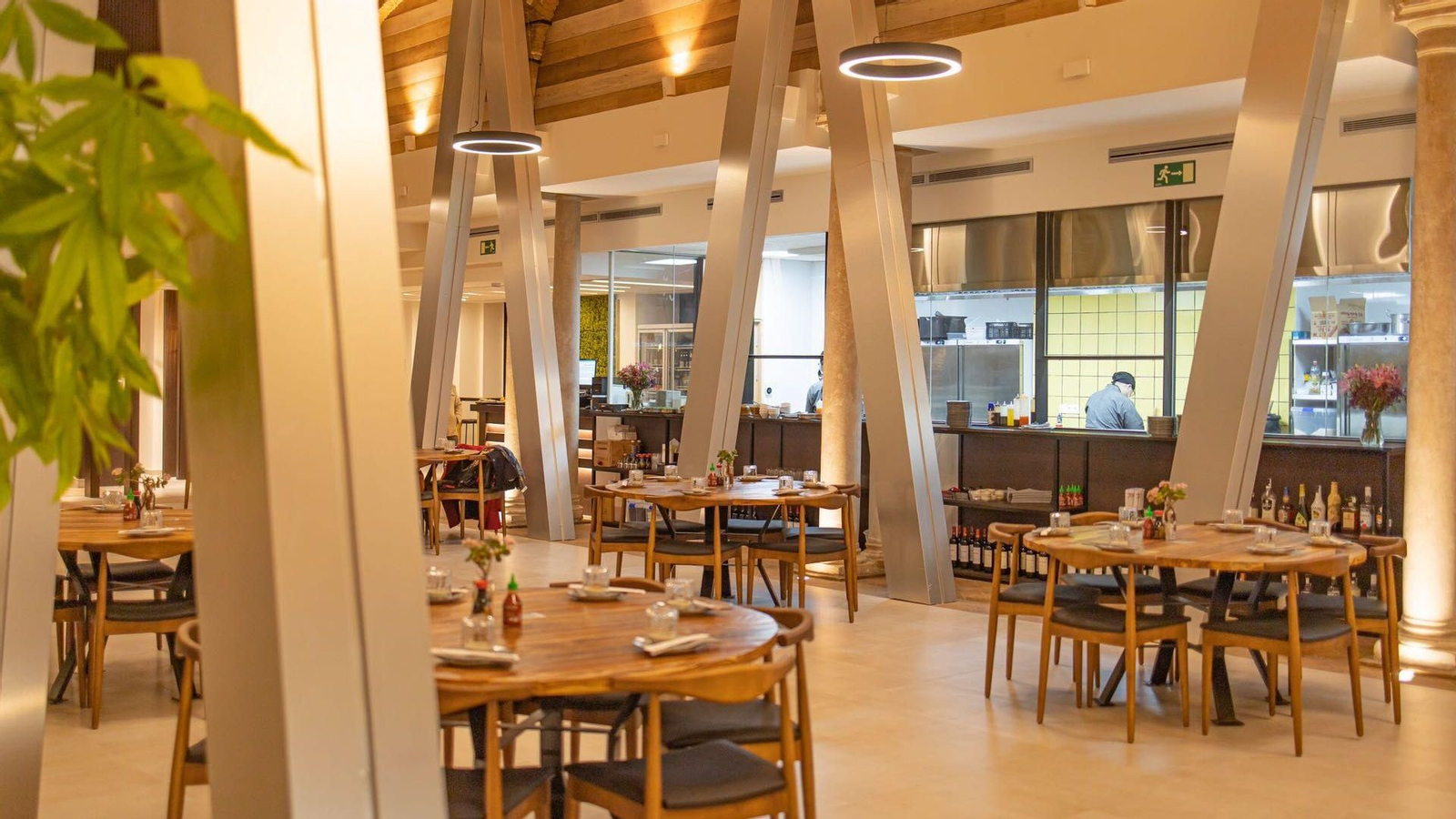 Akira, uno de los restaurantes con buffet libre de sushi en Sevilla