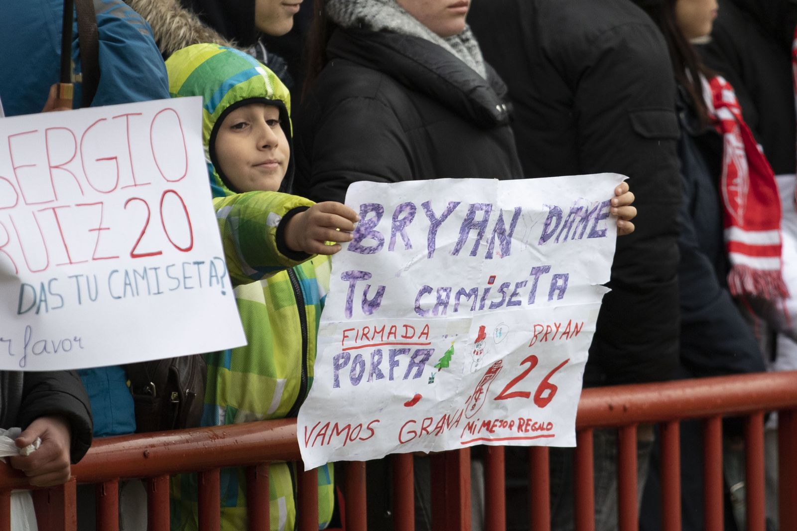 Las mejores imágenes del entrenamiento con público del Granada CF