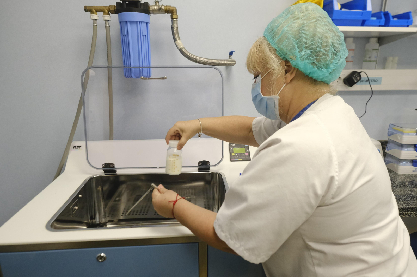 El banco de leche materna del Hospital Reina Sofía de Córdoba, en fotografías