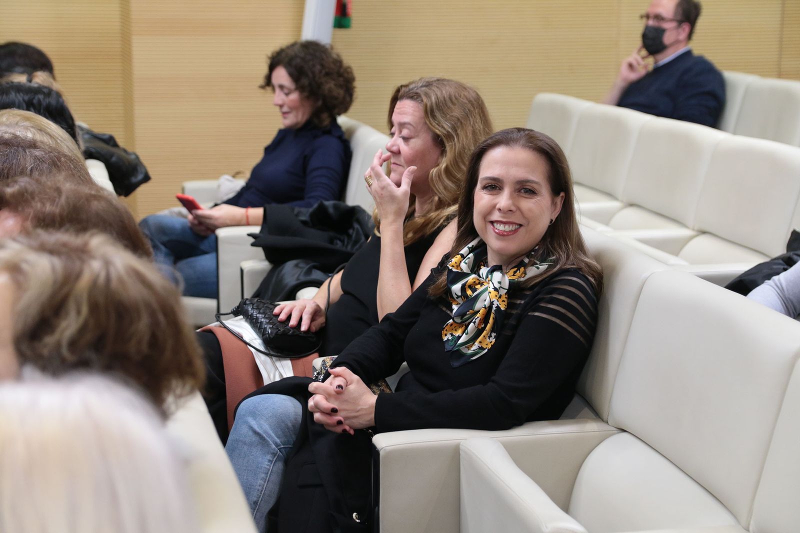 El Diario de los Libros, con Cristina Campos y su novela 'Historias de mujeres casadas'
