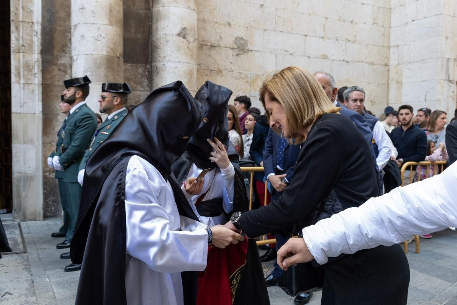 Las cofradías de la Vera Cruz, Expiración y Gran Poder lucen sus cortejos en la calle