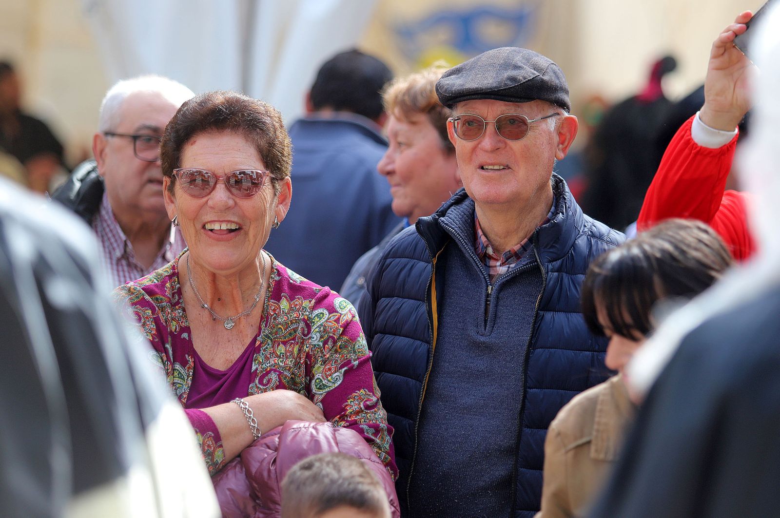 Imágenes del ambiente en la mañana de carnaval en Huelva