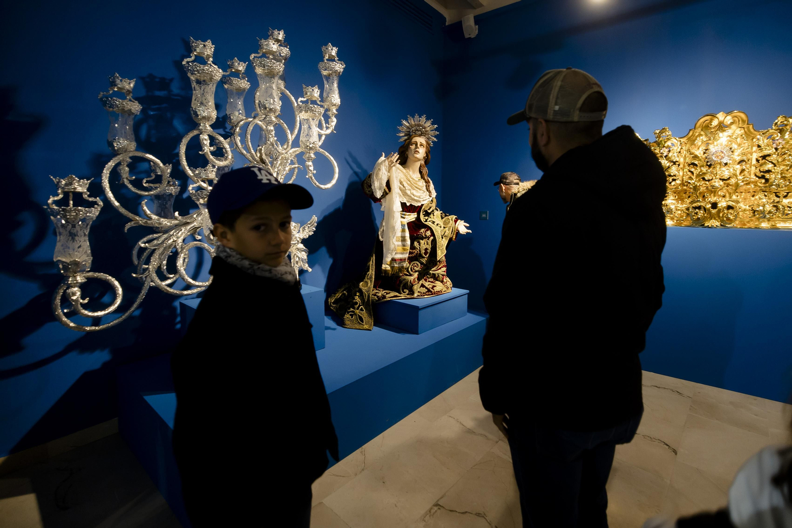 Imágenes de la exposición "Estrenos Semana Santa 2024" en la sede de la Fundación Cajasol