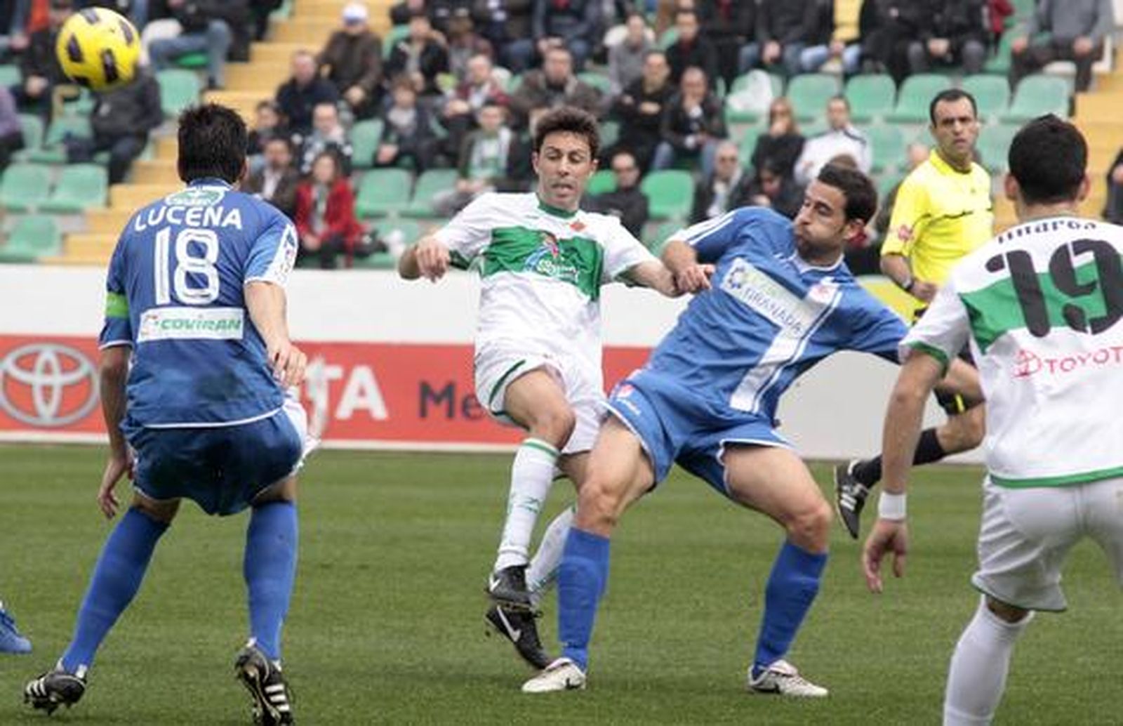 El Granada se trae un empate del estadio del Elche pese a jugar gran parte del partido con uno más (0-0). / LOF