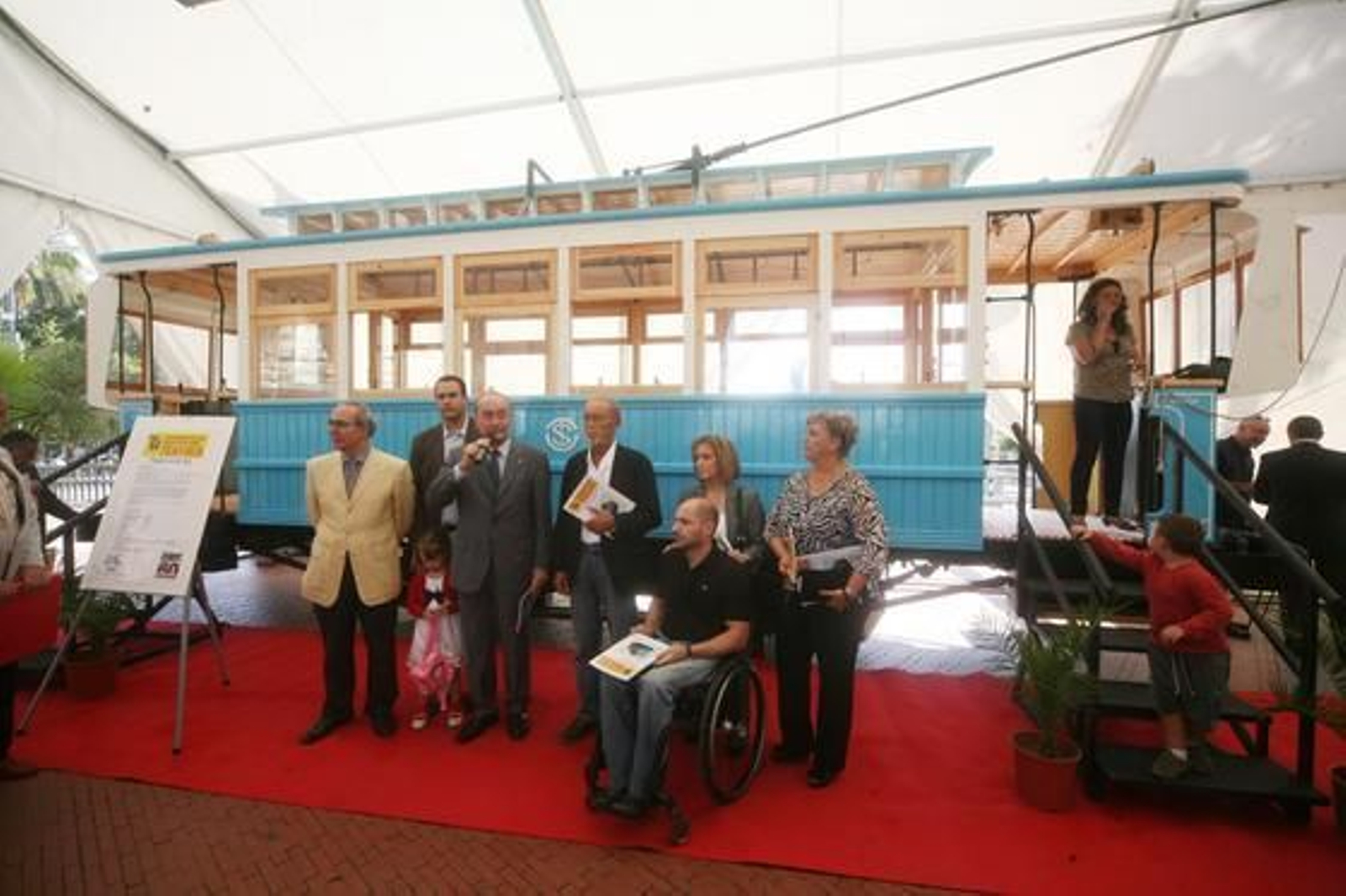 El tranvía se podrá contemplar en la exposición ubicada en la plaza de la Marina hasta el 26 de septiembre con motivo de la novena Semana de la Movilidad y del 60 aniversario de la EMT