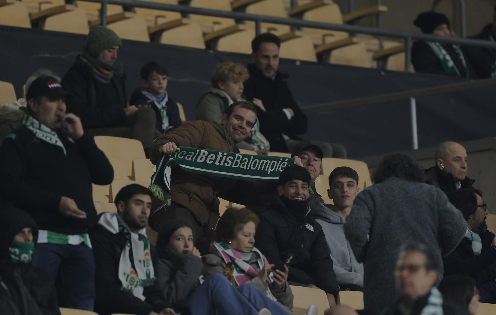 Búscate en las fotos del Betis - Utrecht