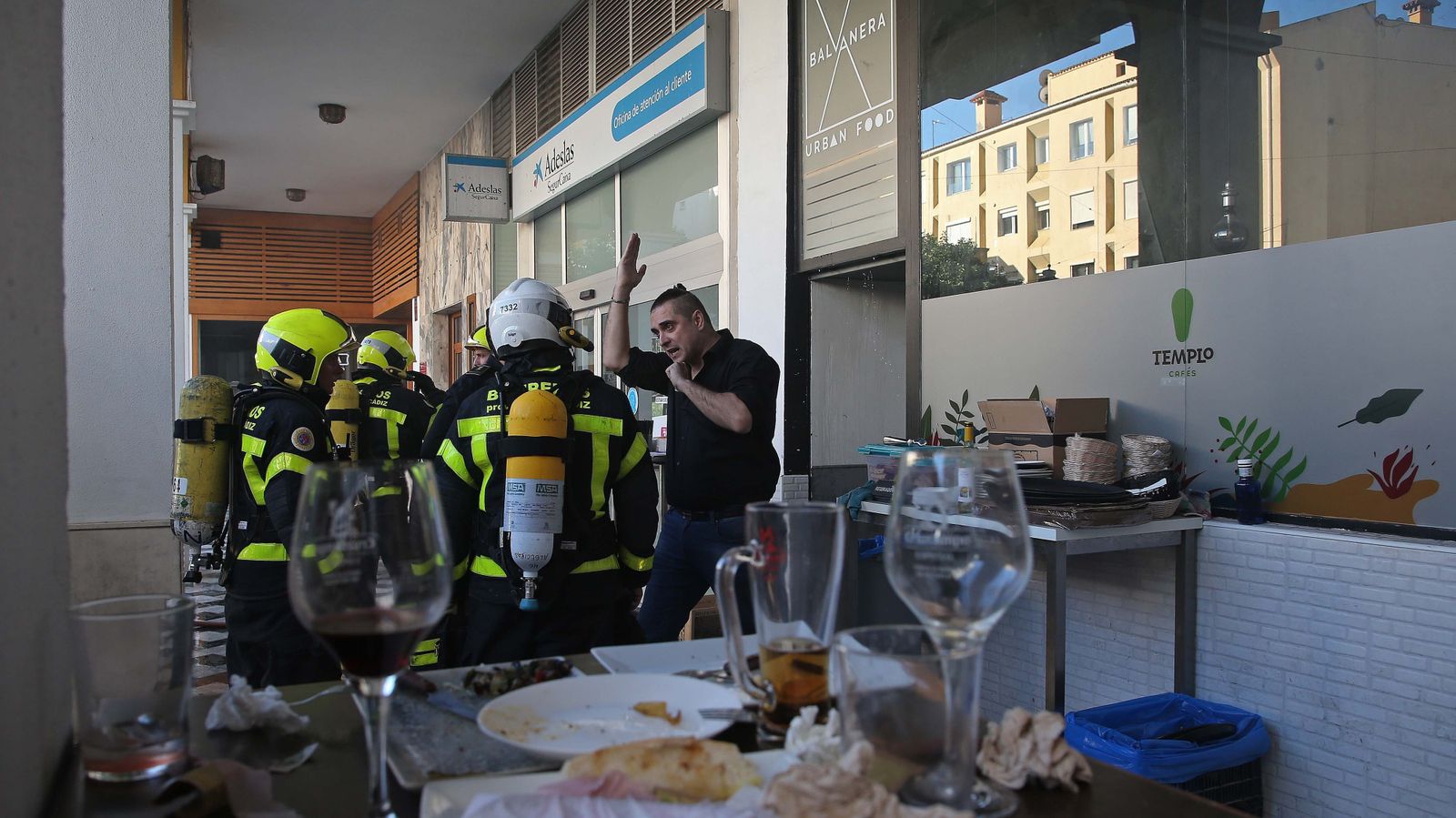 Fotos del incendio del restaurante Balvanera en Algeciras