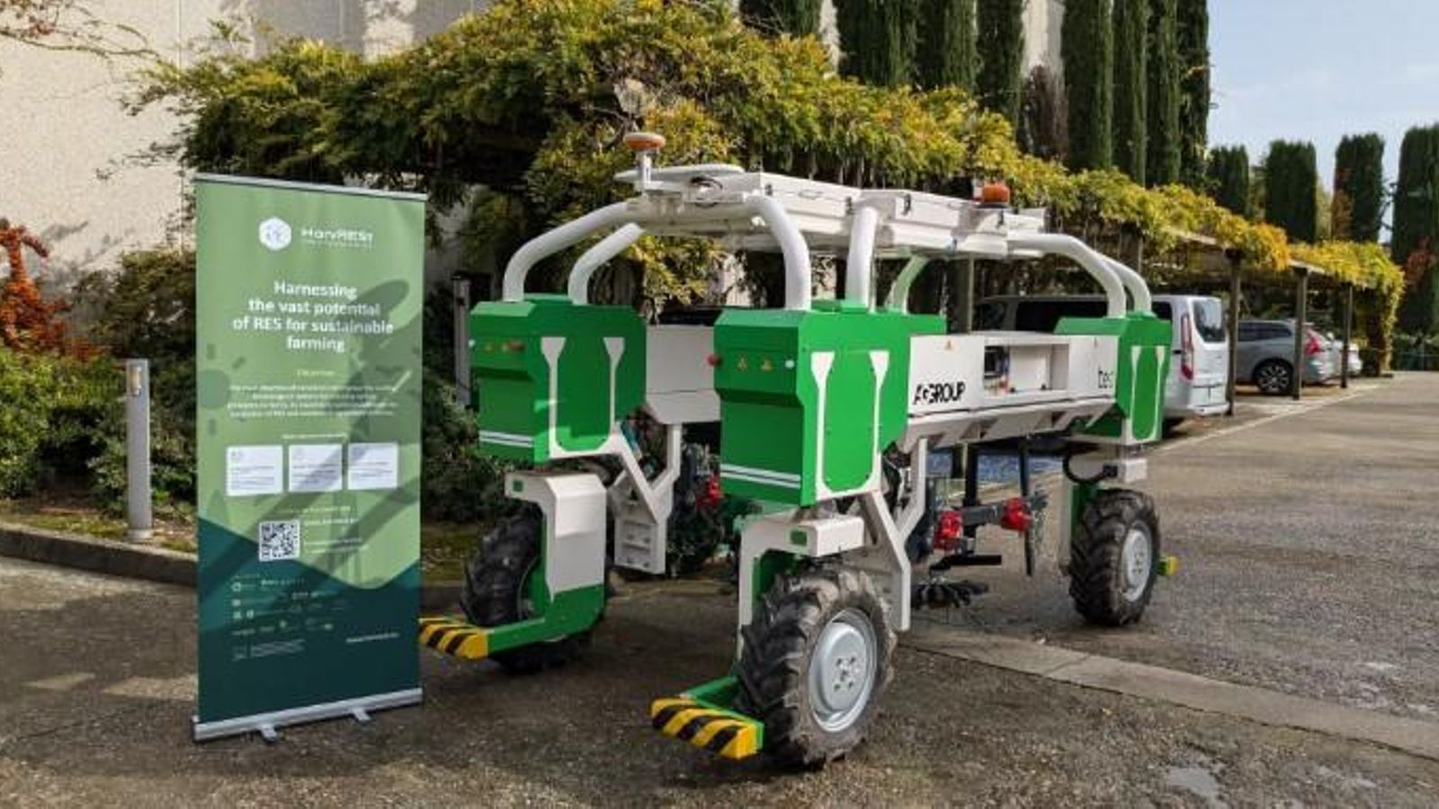 Robot autónomo empleado en Viñas del Vero para las labores del viñedo.