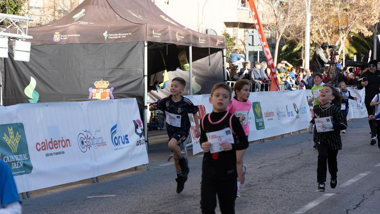 En imágenes: Los niños y niñas de los colegios de Jaén, protagonistas de la San Antón Escolar