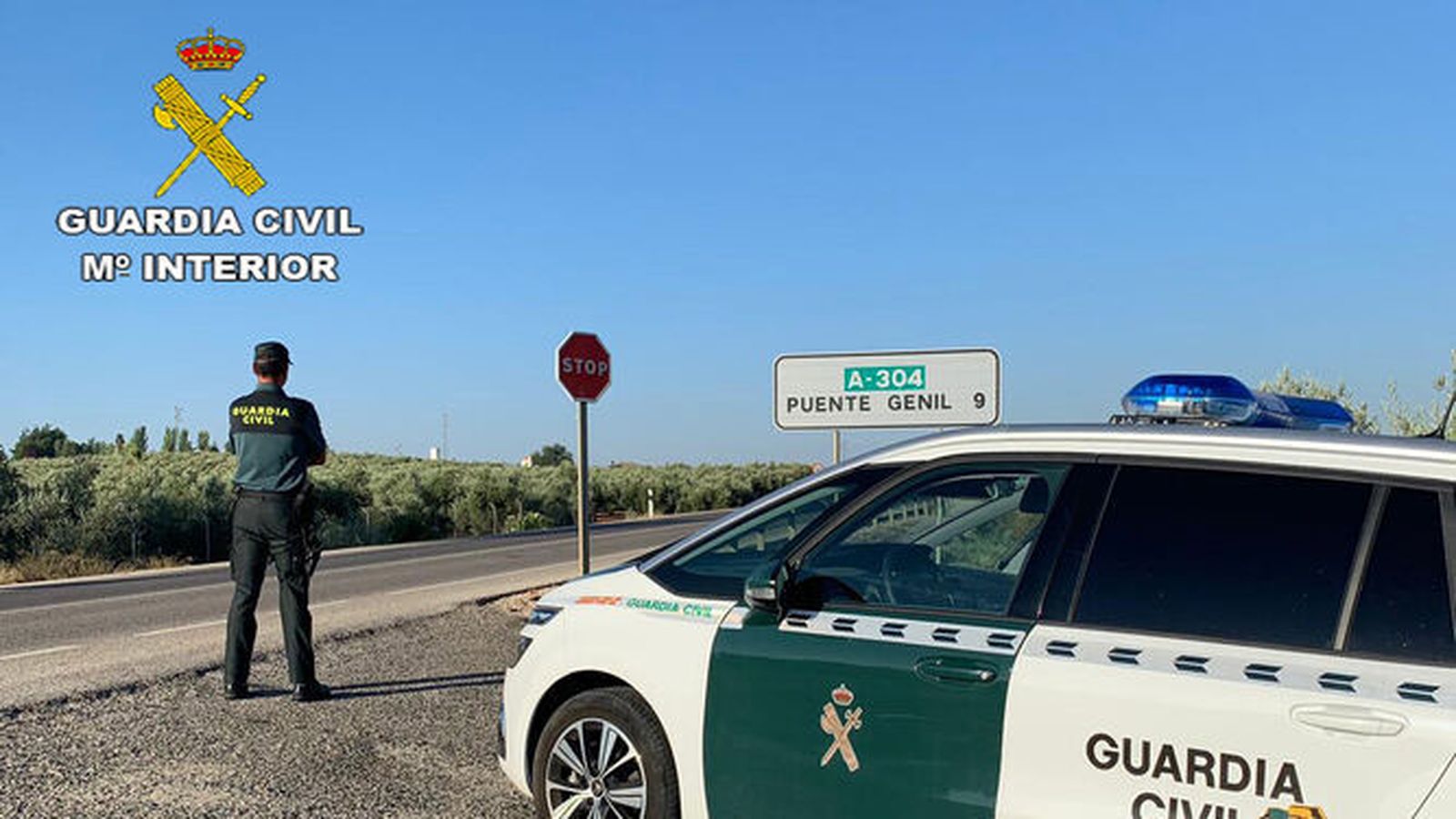 Un control de la Guardia Civil en las cercanías de la localidad de Puente Genil (Córdoba).