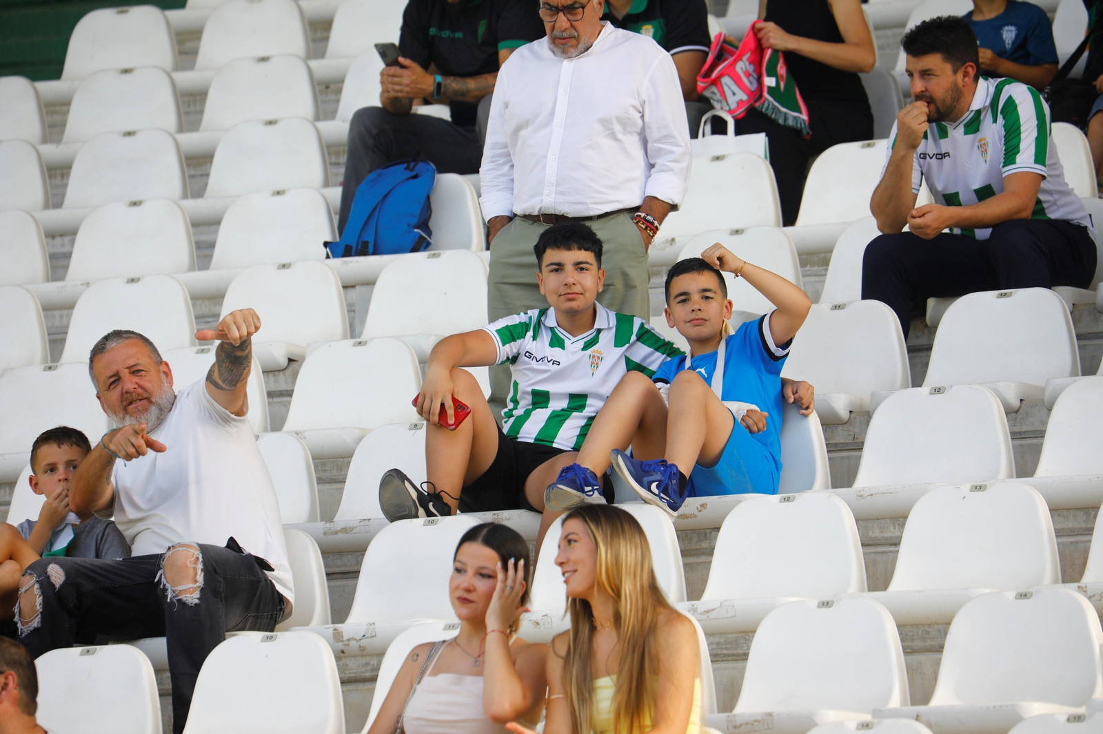 Las mejores fotos del ambiente en El Arcángel para el Córdoba CF - Algeciras