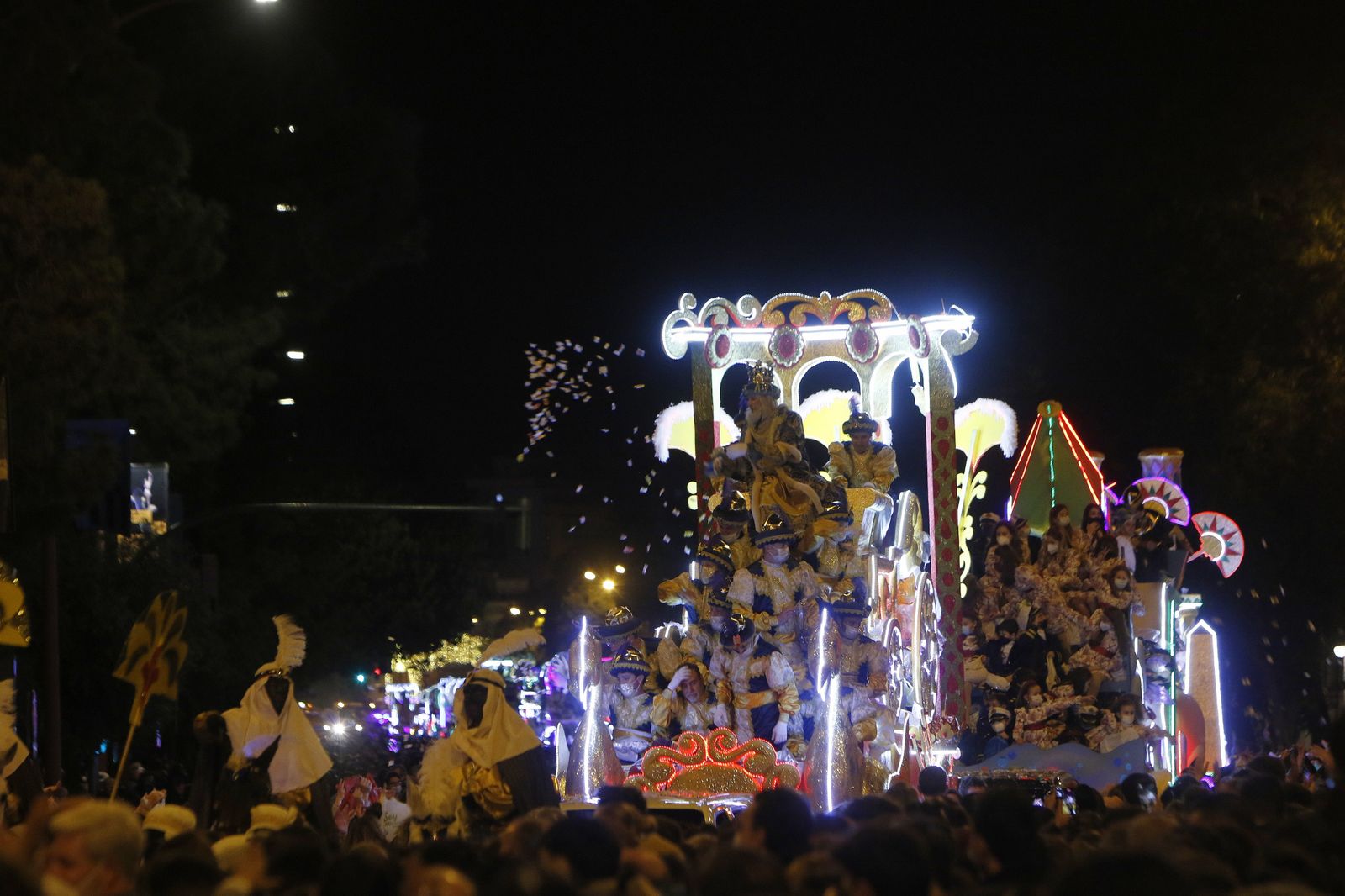 Imágenes de la cabalgata por el Paseo de Colón