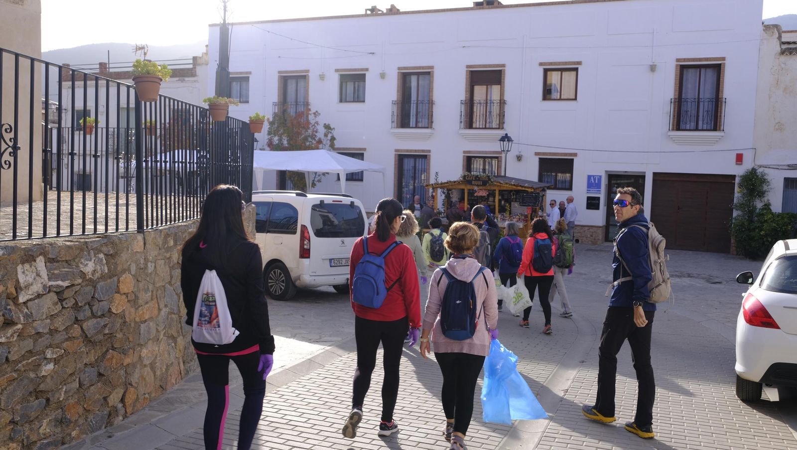 Limpieza y senderismo por la Alpujarra, en imágenes