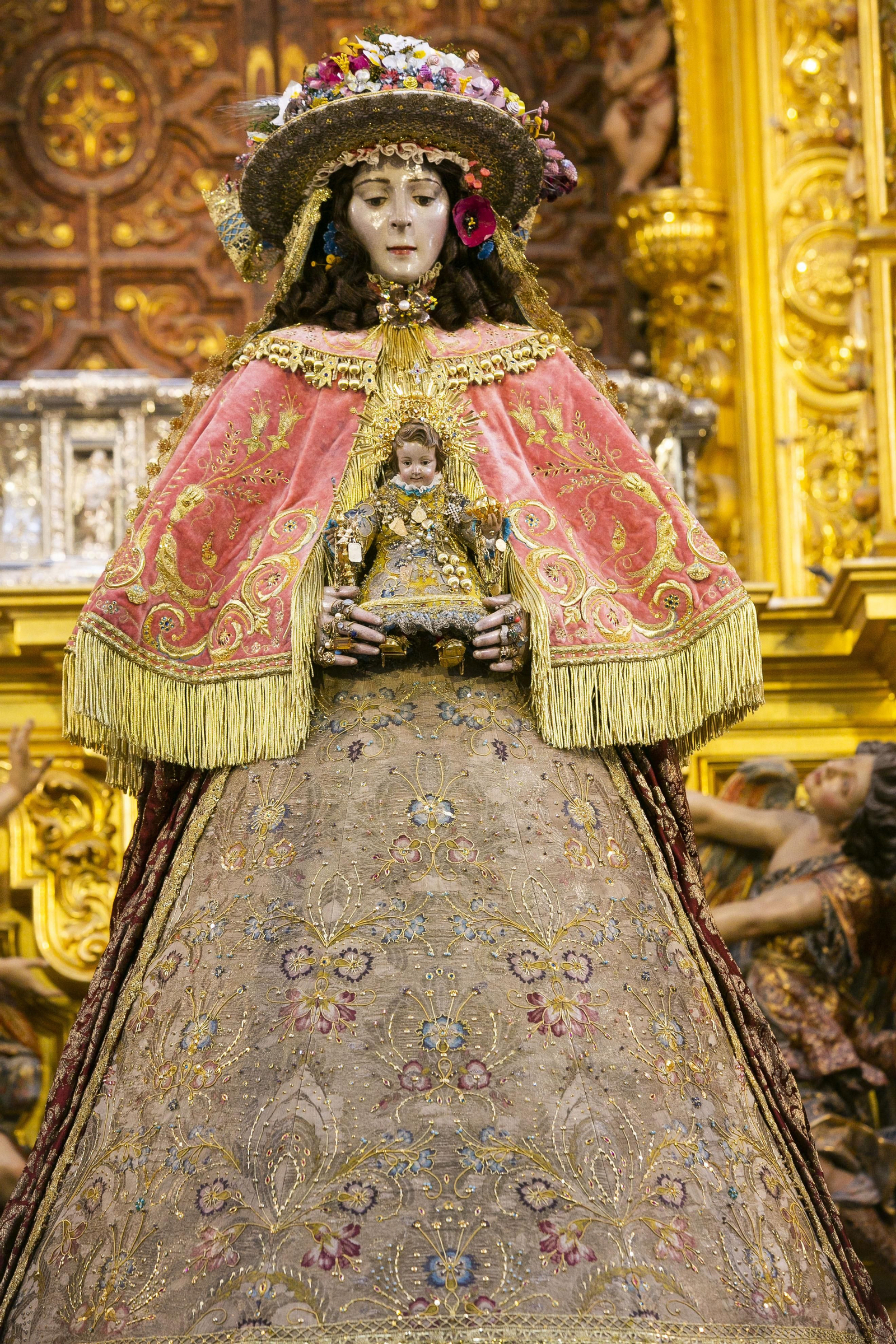 Imágenes de la Virgen del Rocío vestida de Pastora para La Venida de 2019