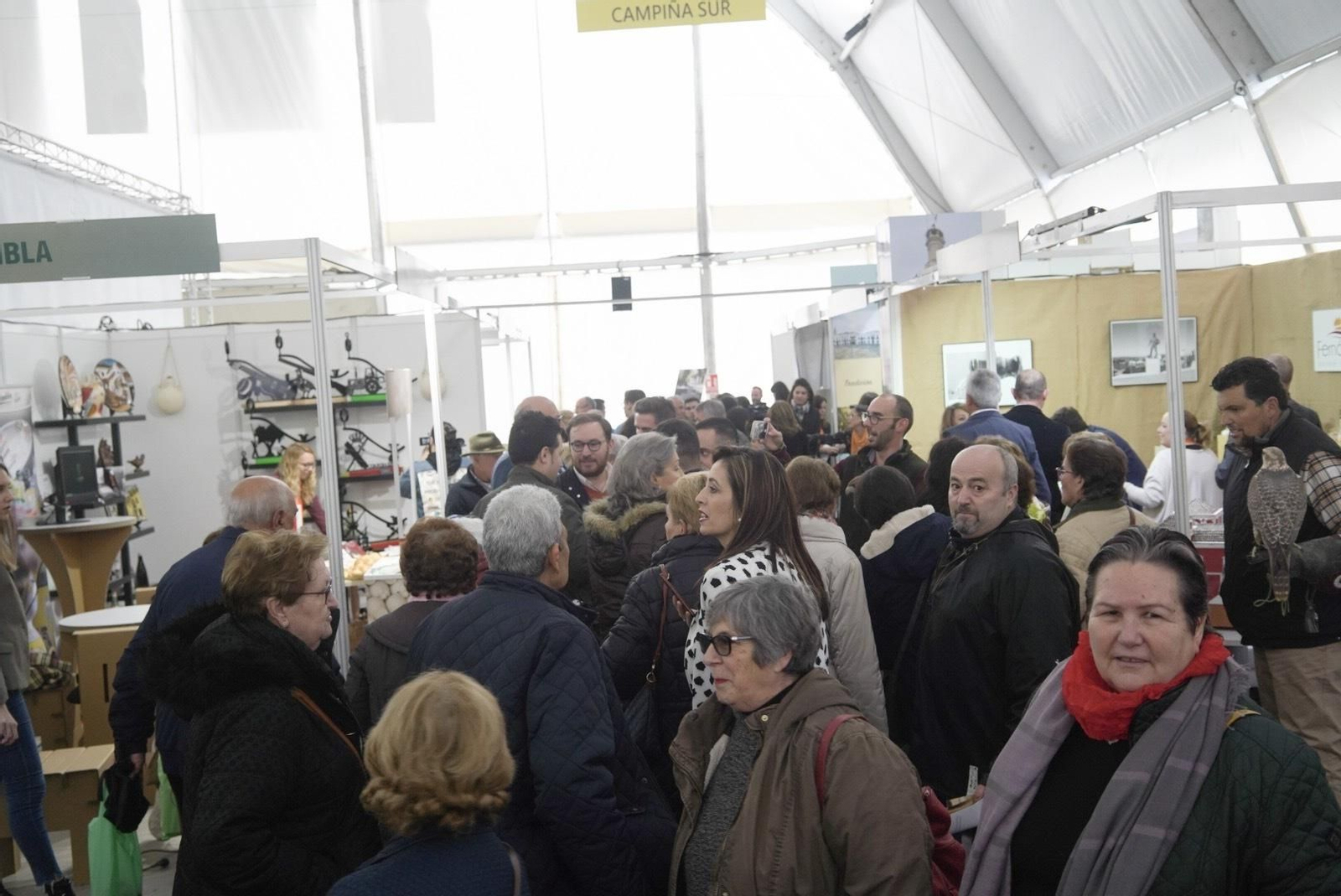 Asistentes a la jornada inaugural de la Feria de los Municipios.