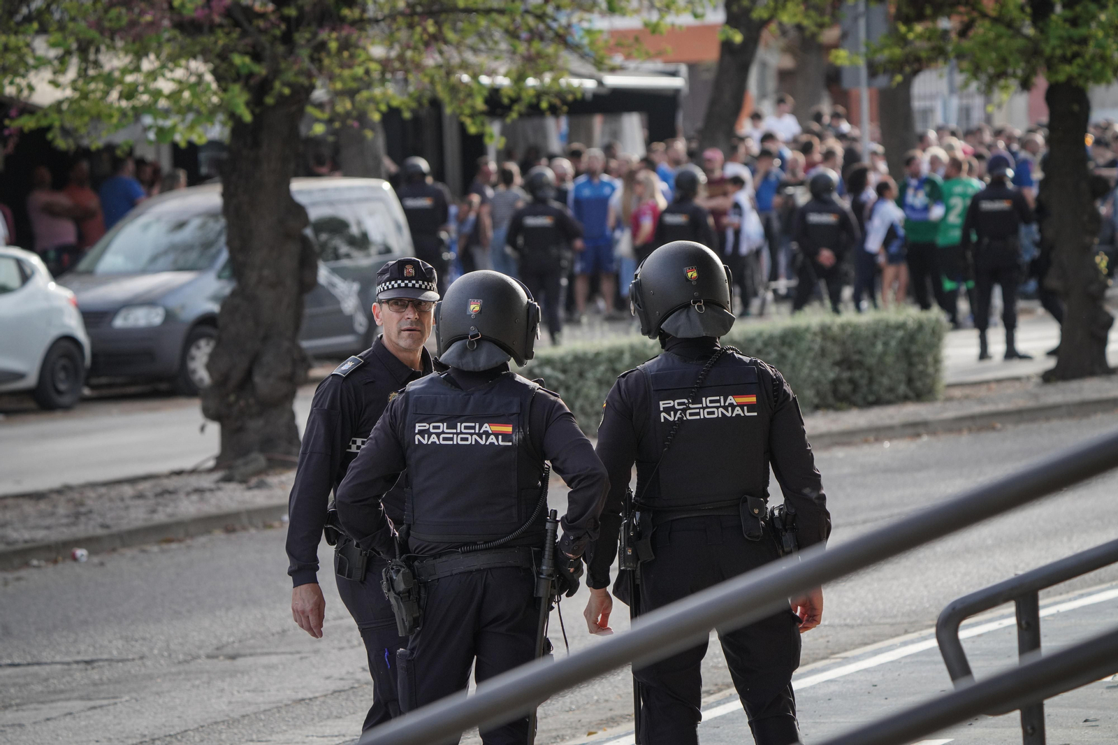 Imágenes del gran despliegue policial en Jerez durante el derbi