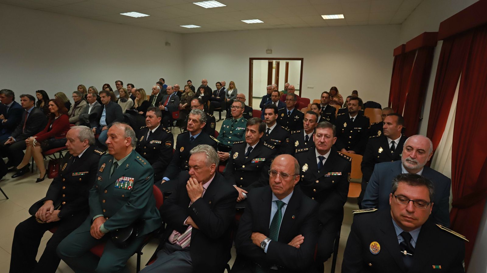Imposición de la Cruz Distinguida de Primera Clase de la Orden de San Raimundo de Peñafort a Fernando Calleja