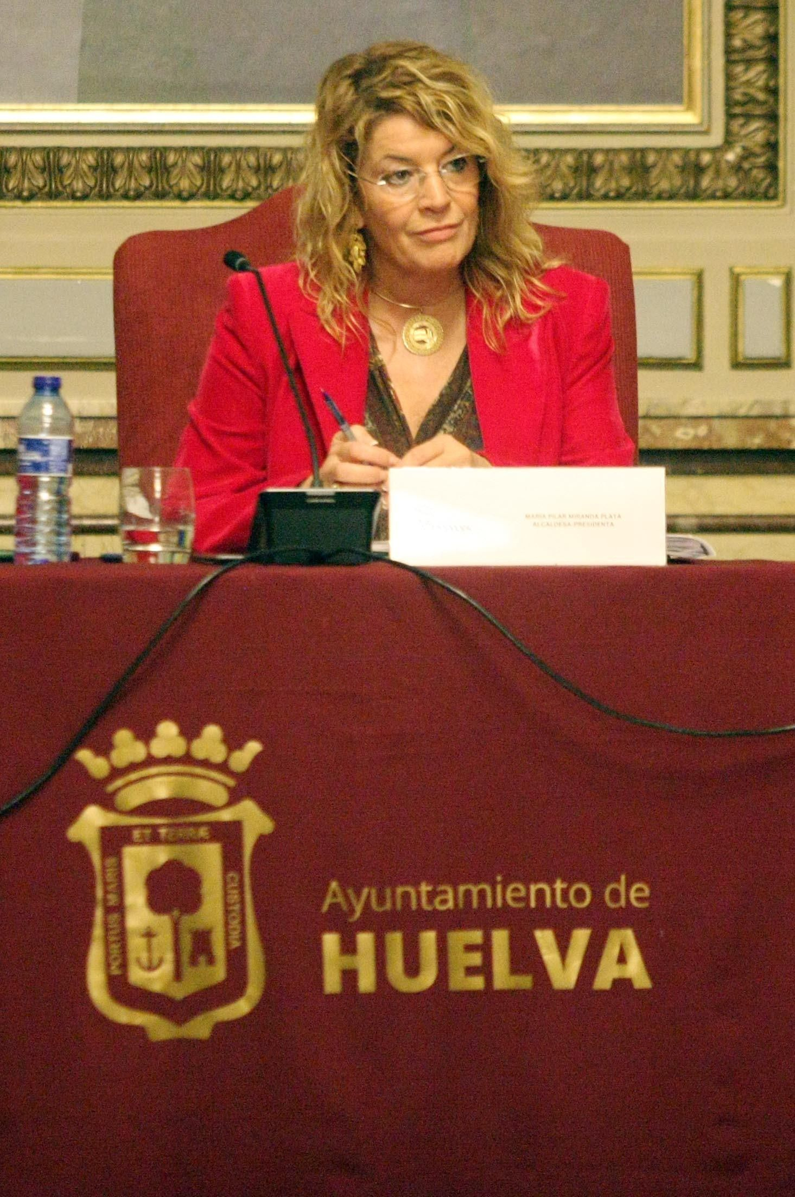 Imágenes del pleno del Ayuntamiento de Huelva