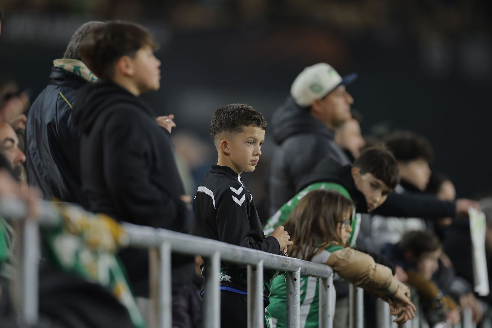 Buscate en las fotos del Betis - Feyenoord