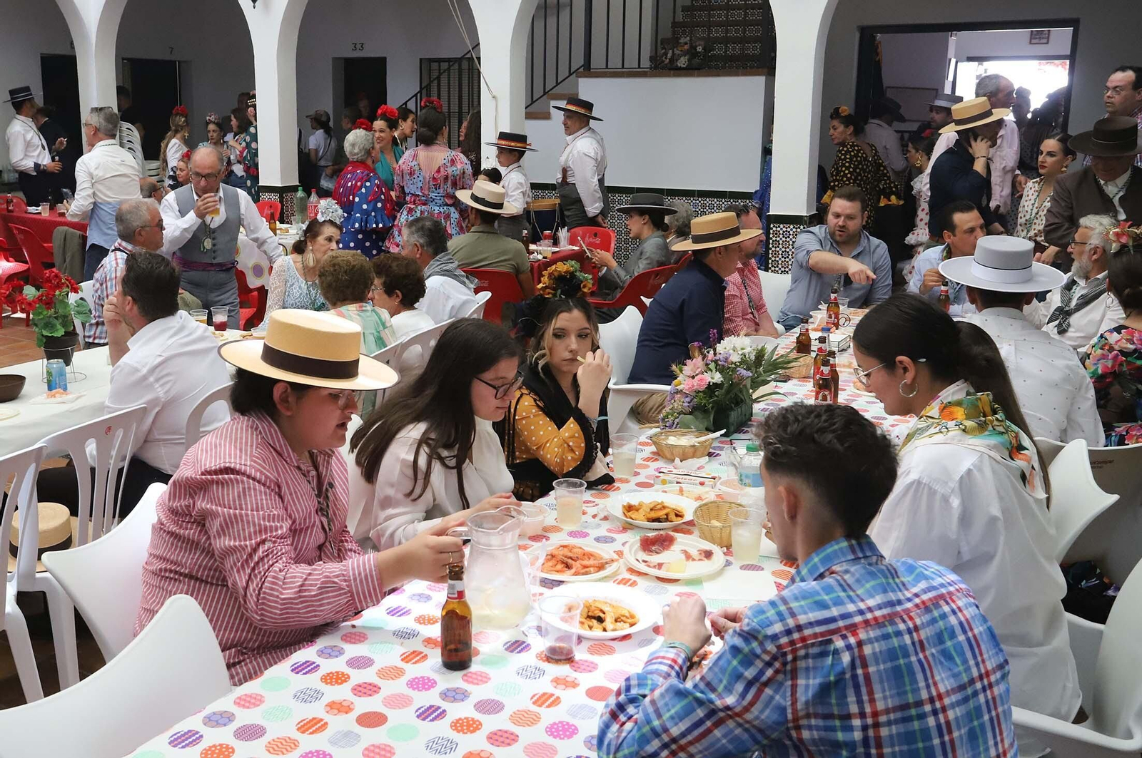 Imágenes del ambiente El Rocío y en Casas de Hermandades