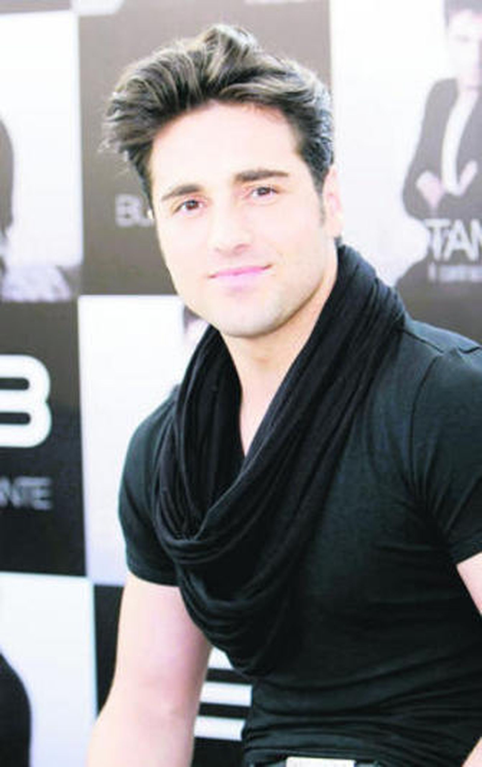 "Es maravilloso saber que alguien se puede enamorar con mis baladas"