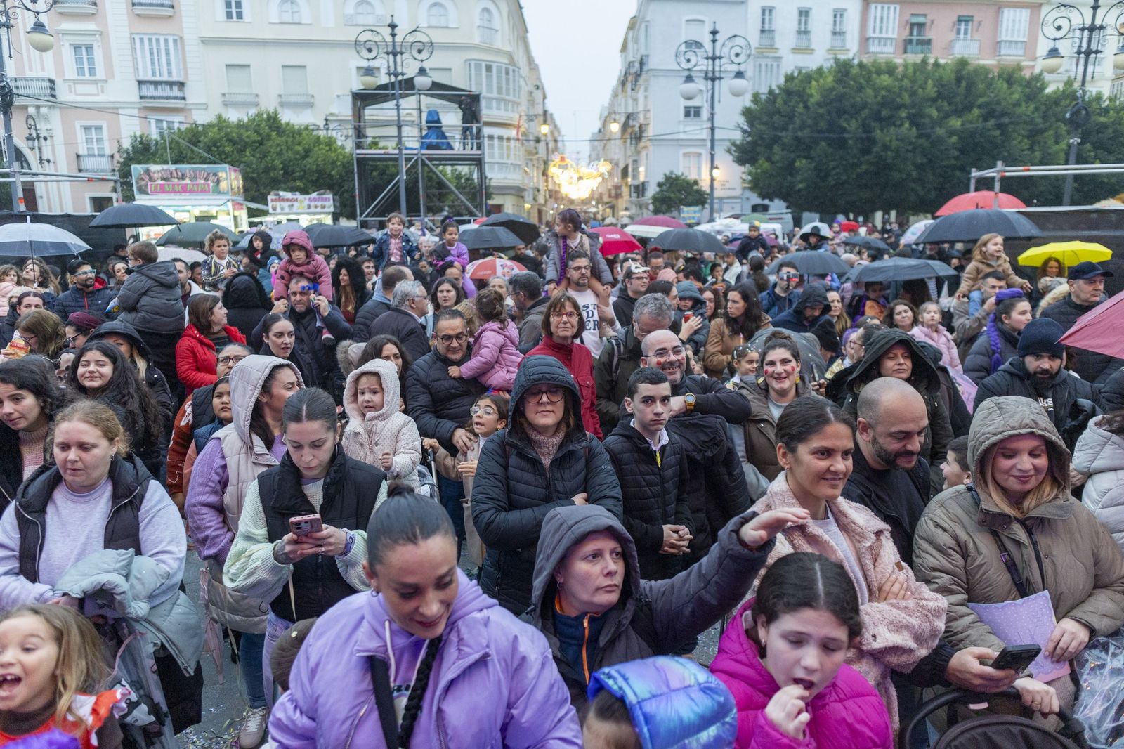 El Carnaval en la calle calienta motores: pregón infantil y concierto en San Antonio